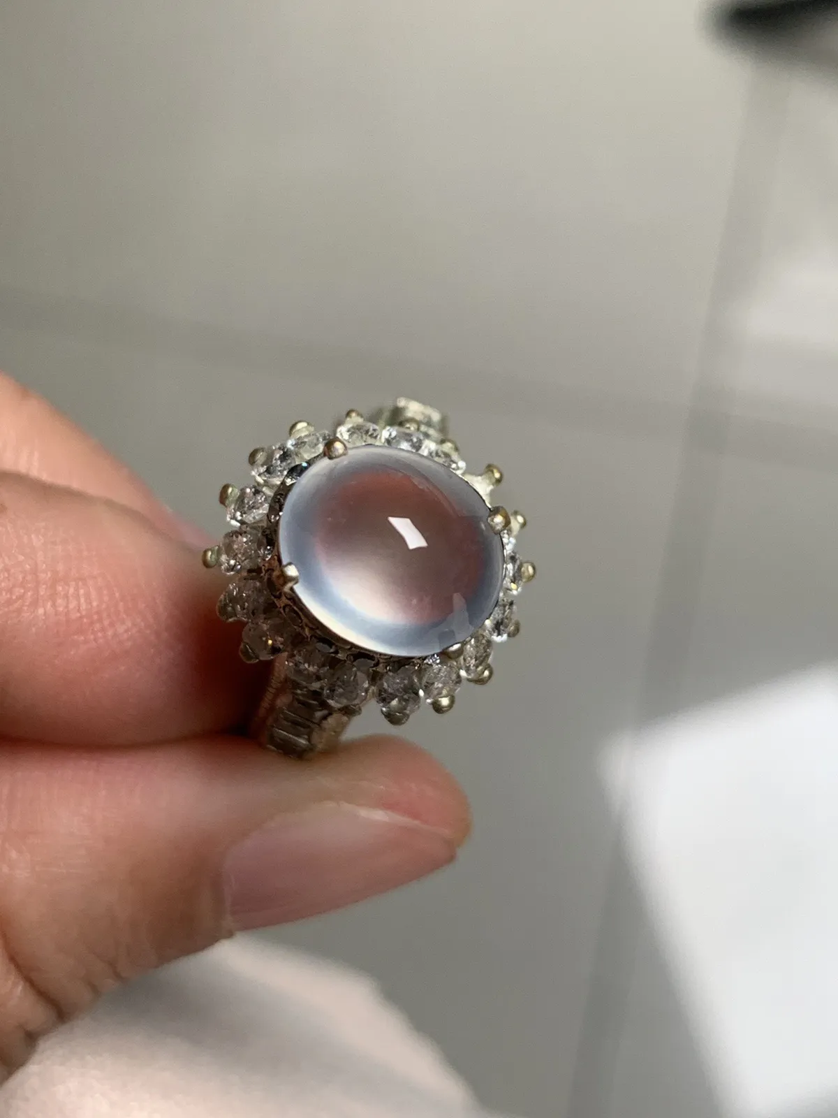 高冰戒面
无纹裂，老坑种强荧光，钢性十足饱满圆润