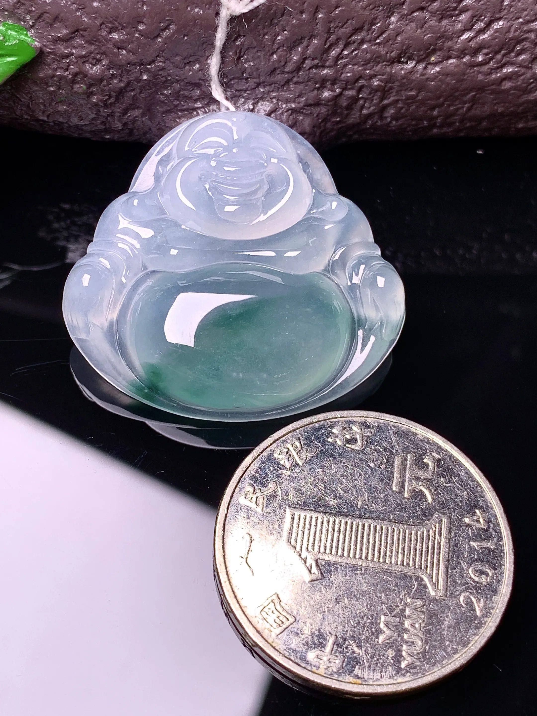 冰种飘绿佛公吊坠 玉质细腻 色泽艳丽清新 整体尺寸28.2*30.5*6.5