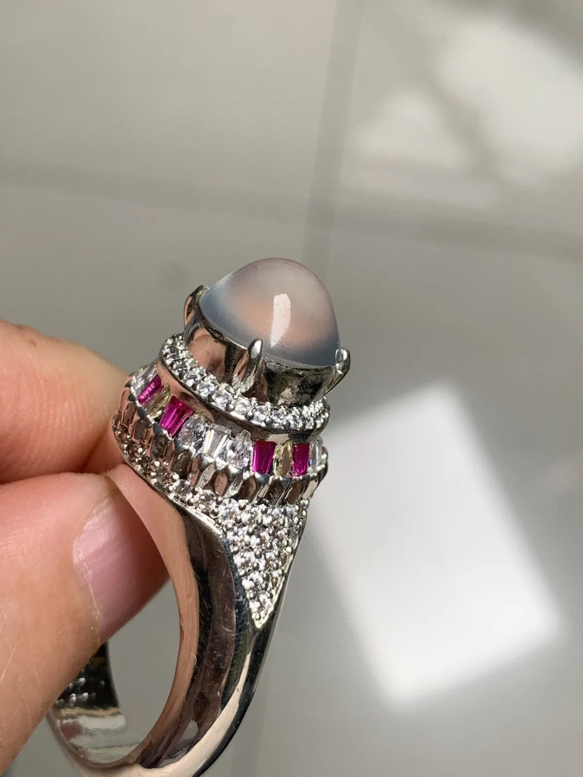 玻璃种馒头戒面
无纹裂，老坑种强荧光钢性十足纯净饱满