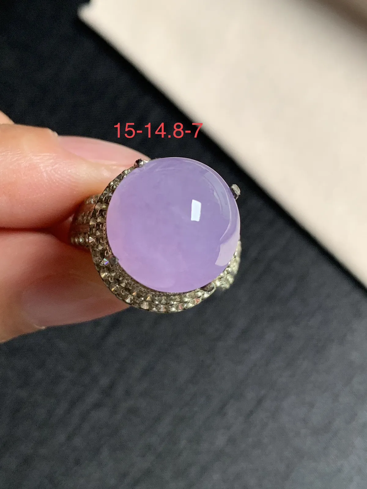 冰种紫罗兰馒头戒面，樱花紫粉紫
无裂，种好色美品相好，颜色鲜艳甜美，冰透水灵饱满圆润