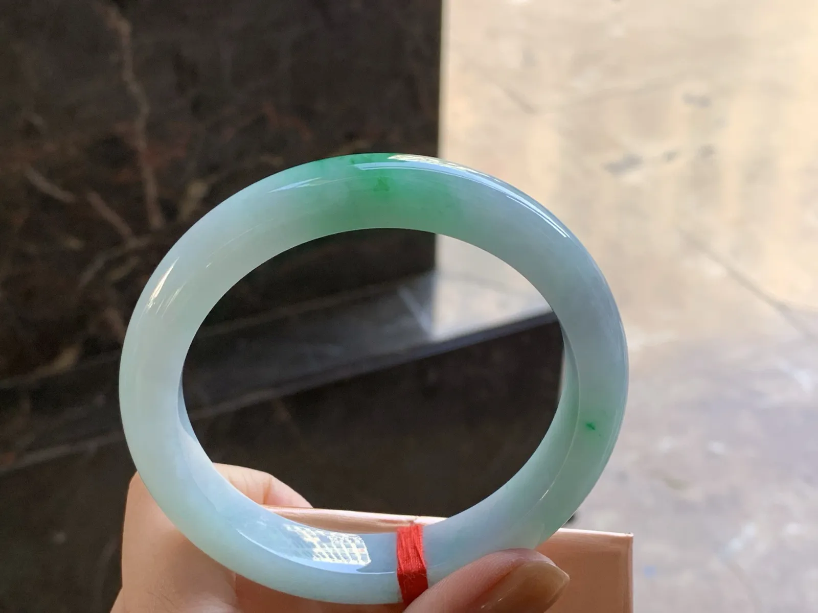 62-12-9.5

带色大圈手镯^_^
干净清爽