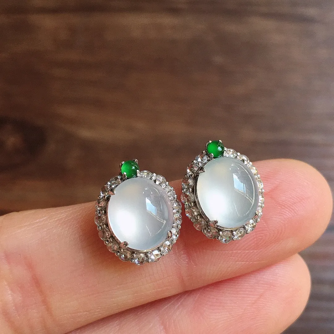 冰种蛋面耳钉，18k金镶嵌，简约精致，冰润细腻，种水足，Lj 尺寸8.4*7.3*3.6