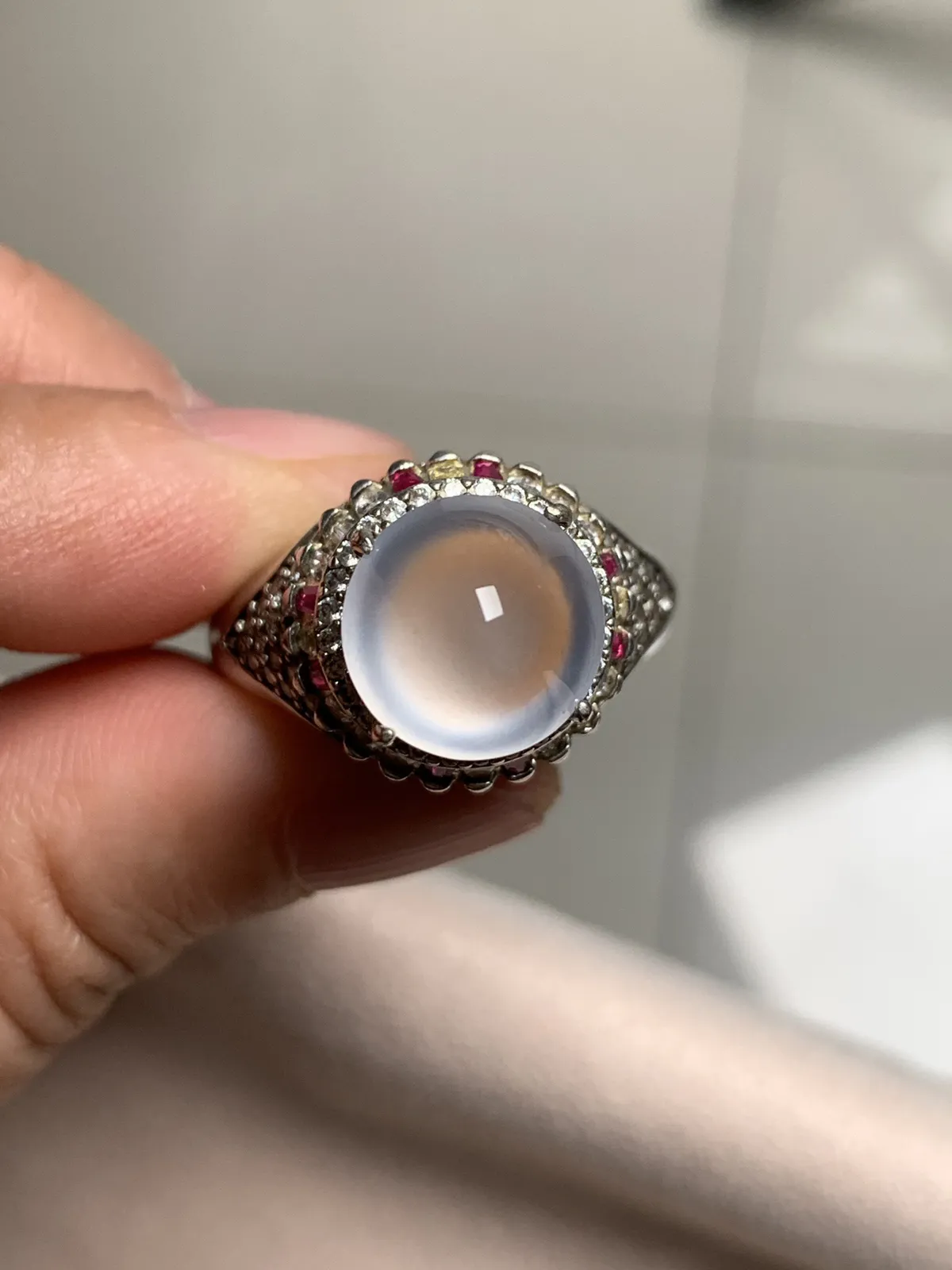 高冰正圆馒头戒面
无纹裂，老坑种强荧光，钢性十足纯净饱满