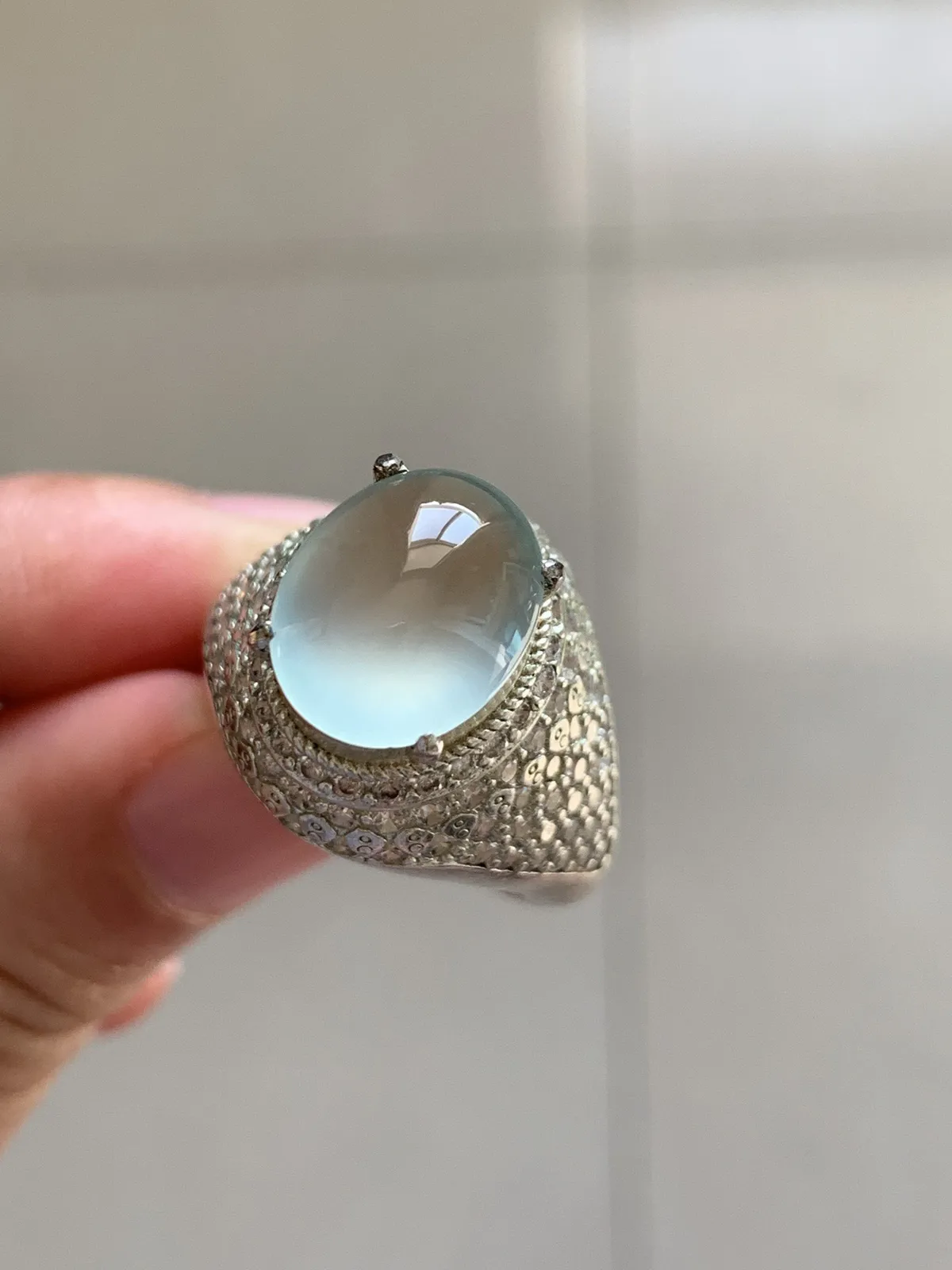 高冰淡底色戒面
无纹裂，老坑种强荧光，钢性十足纯净饱满