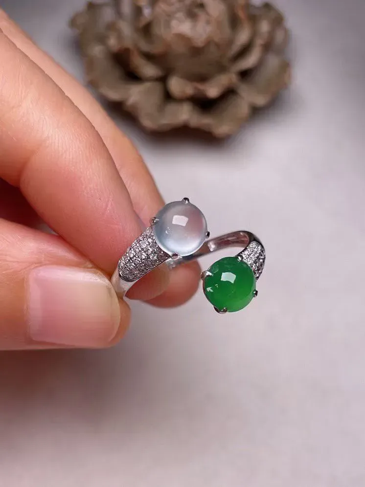 冰+绿蛋面戒指、真金真钻镶嵌，种水好，玉质细腻 .裸石尺寸 6.2*4.5