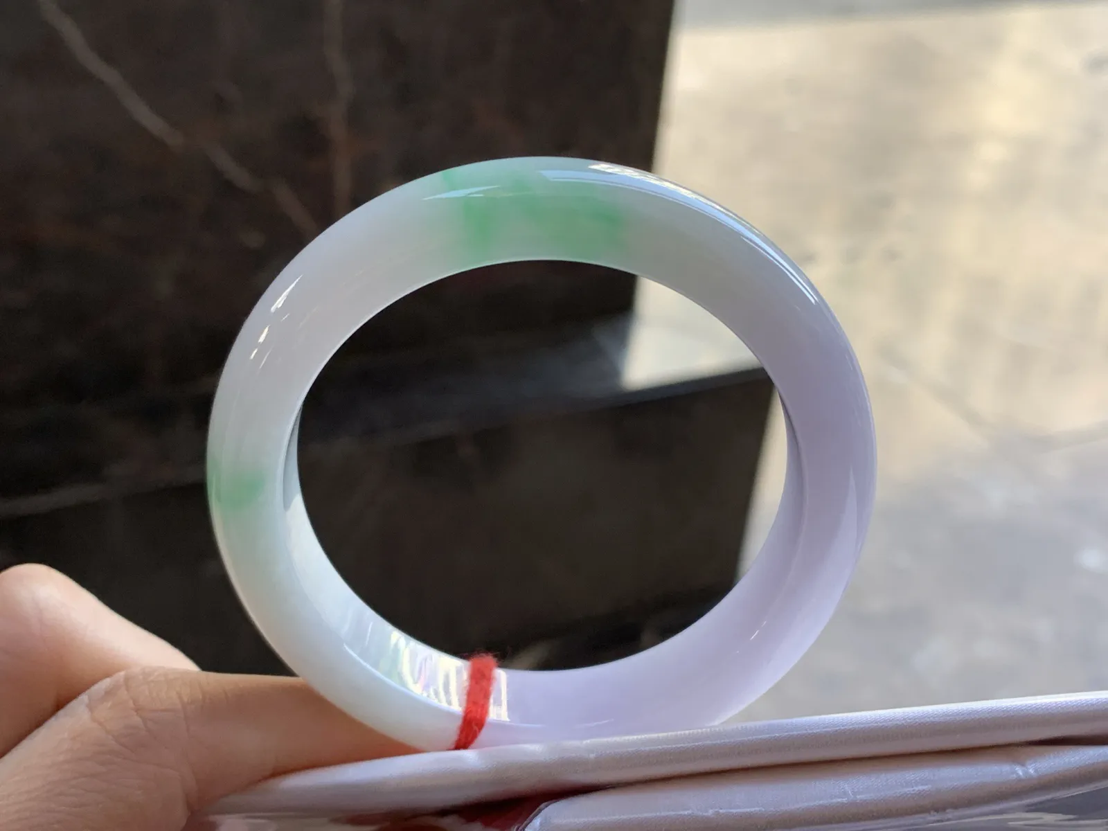 54-12.6-8.8

春带彩手镯^_^玉质温润