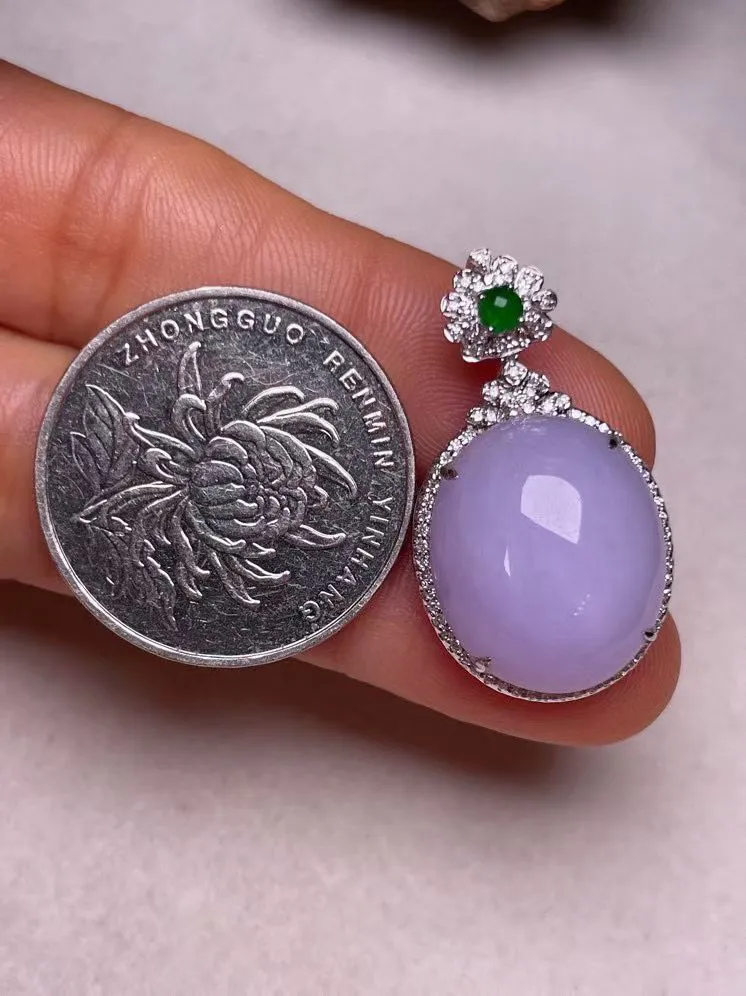 冰糯种紫罗兰蛋面吊坠、真金真钻镶嵌，种水好，玉质细腻 .裸石尺寸 17.6*14.7