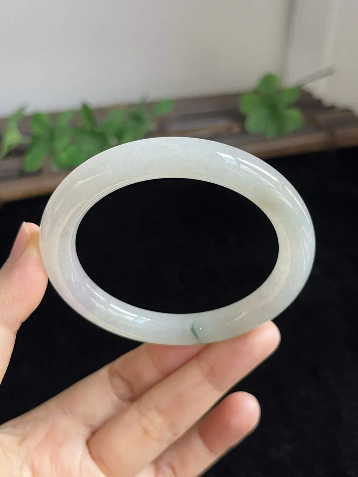 圆镯53.7圈口，翡翠手镯