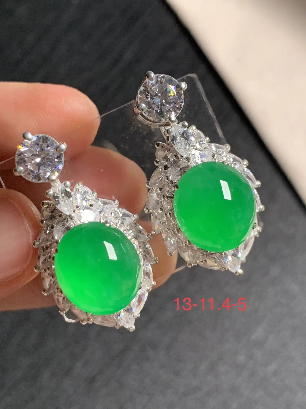 冰阳绿大耳钉
无纹裂，种好色好品相好