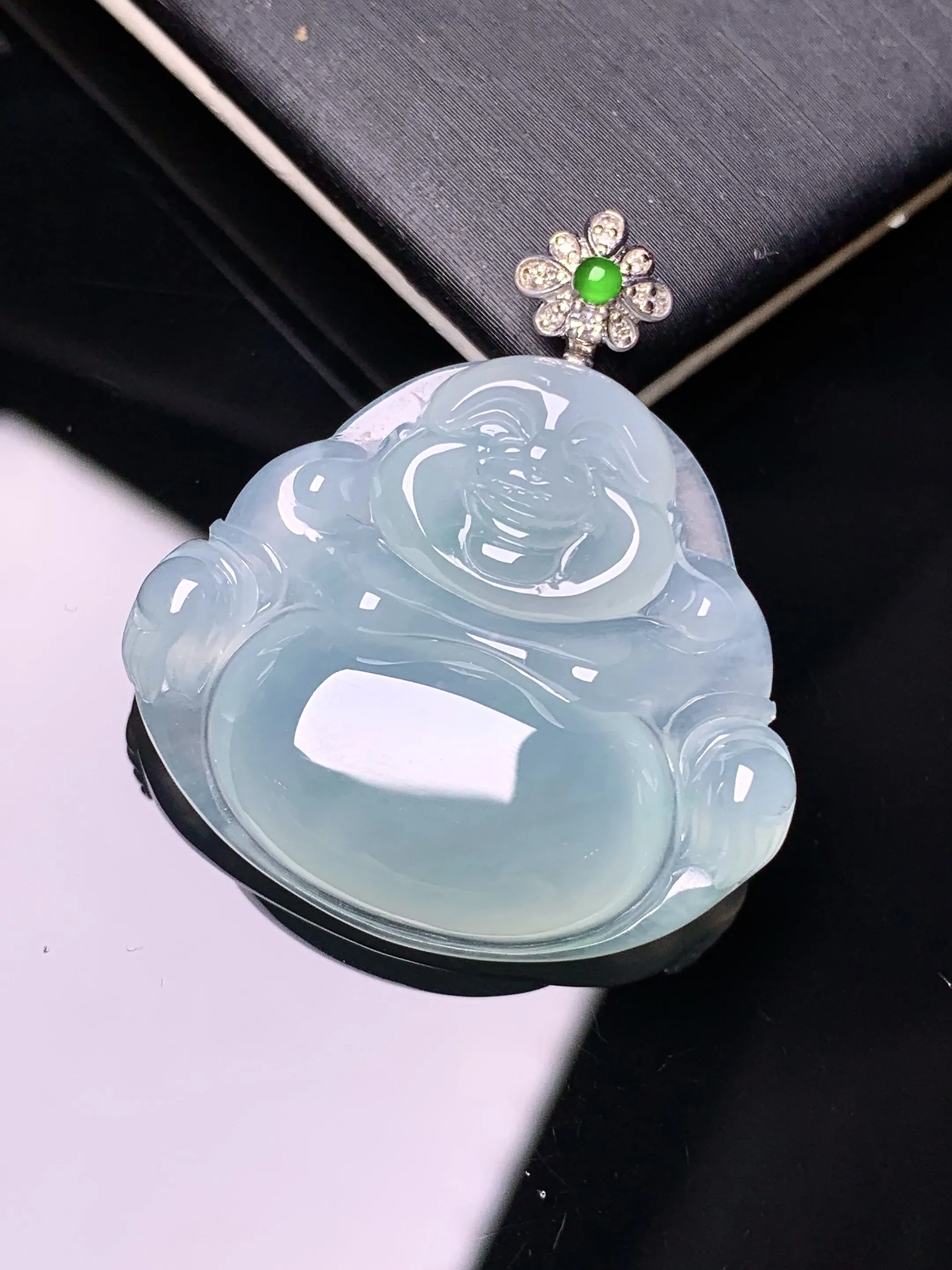 18k金钻镶嵌冰种佛公吊坠 玉质细腻 色泽艳丽清新 整体尺寸33.2*29.7*6.6
