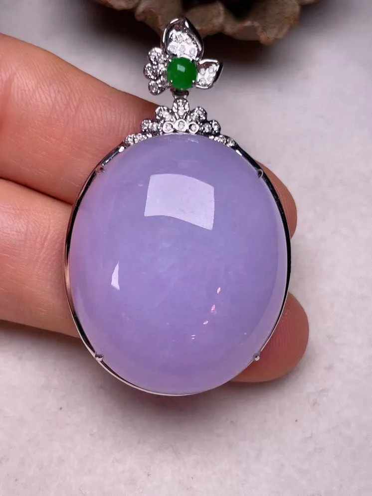 冰糯种紫罗兰鸽子蛋吊坠、真金真钻镶嵌，种水好，玉质细腻 .裸石尺寸30.2*25.5