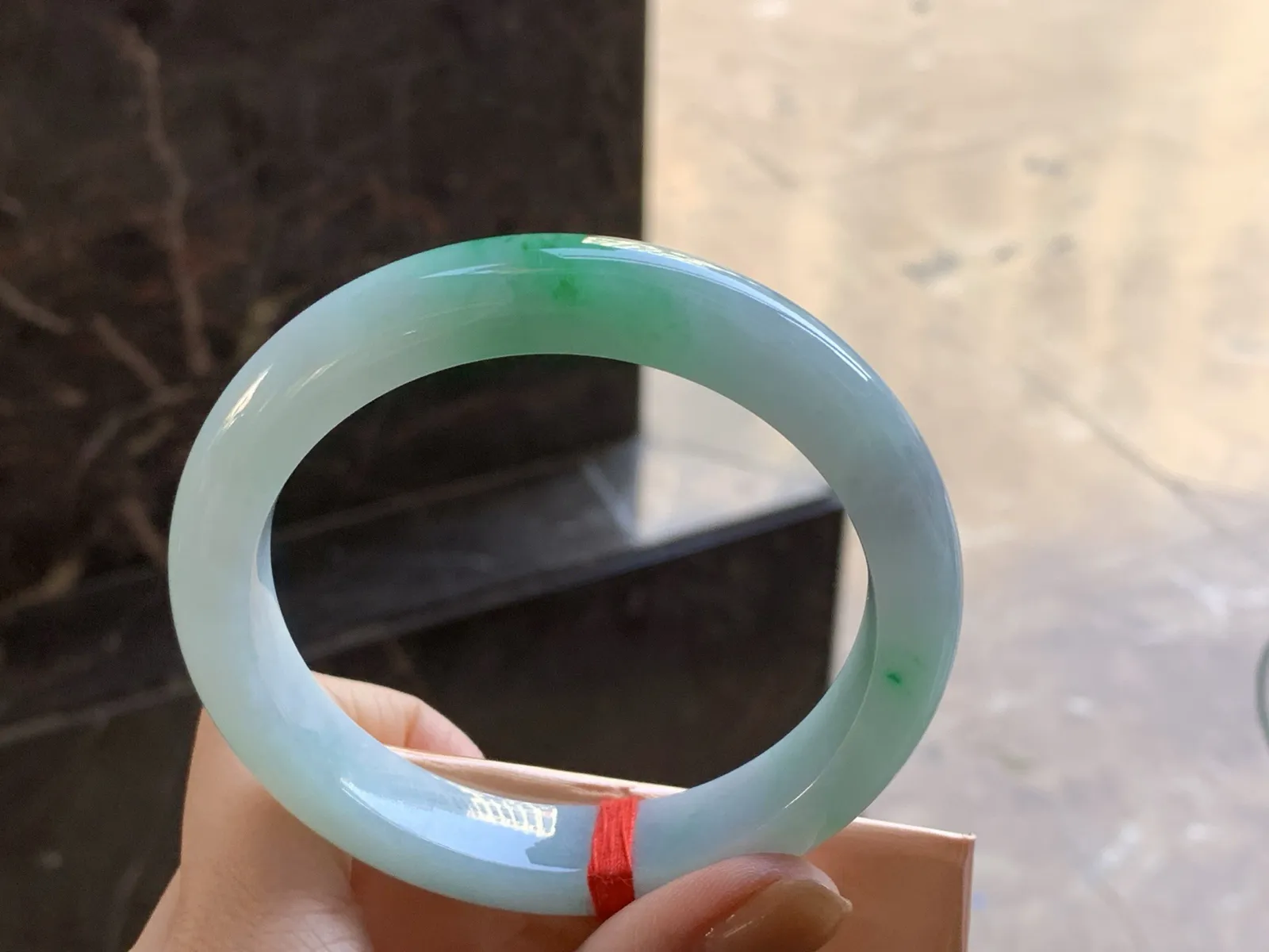 62-12-9.5

带色大圈手镯^_^
干净清爽