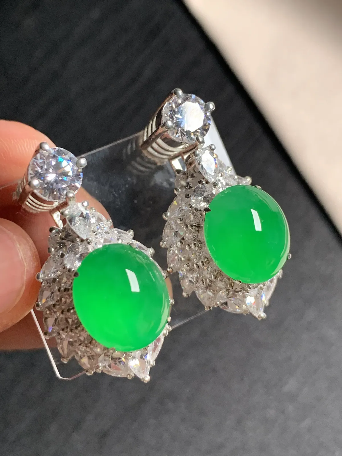 冰阳绿大耳钉
无纹裂，种好色好品相好