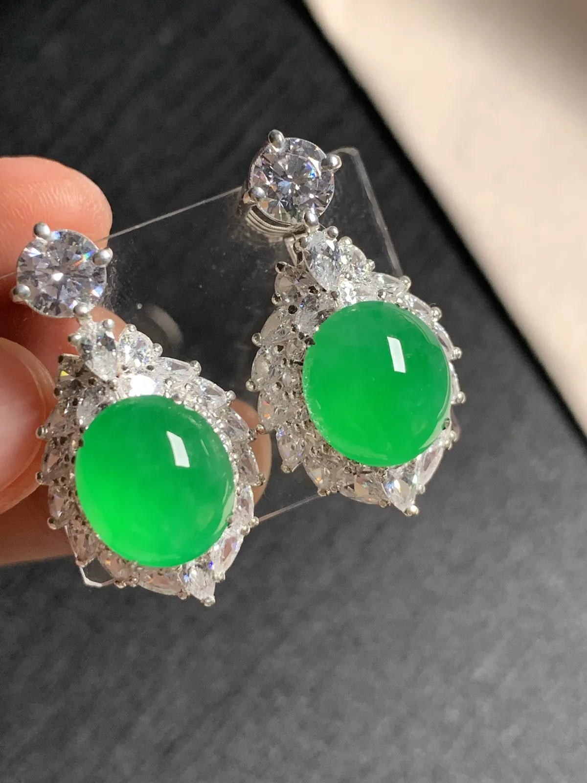 冰阳绿大耳钉
无纹裂，种好色好品相好