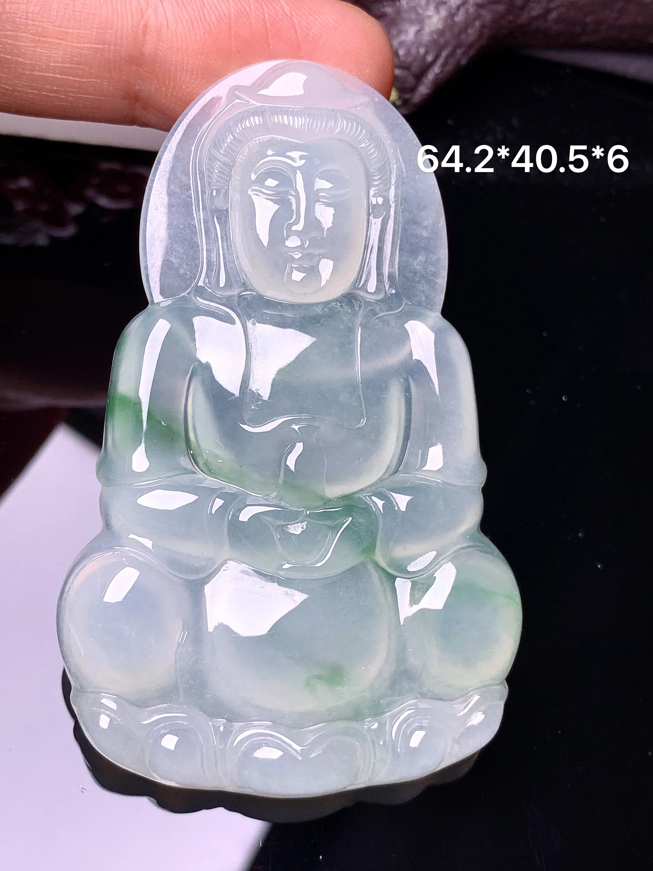 冰种飘绿观音菩萨吊坠 玉质细腻 色泽艳丽清新 整体尺寸64.2*40.5*6