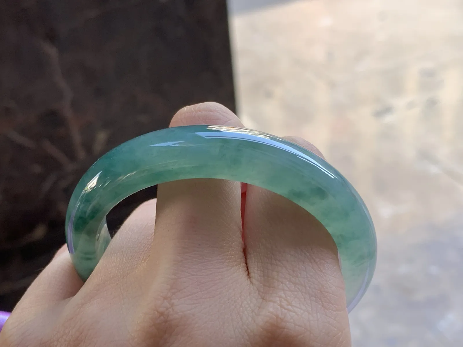 53.5-12.7-7.9

糯冰飘花贵妃镯^_^
种好水润