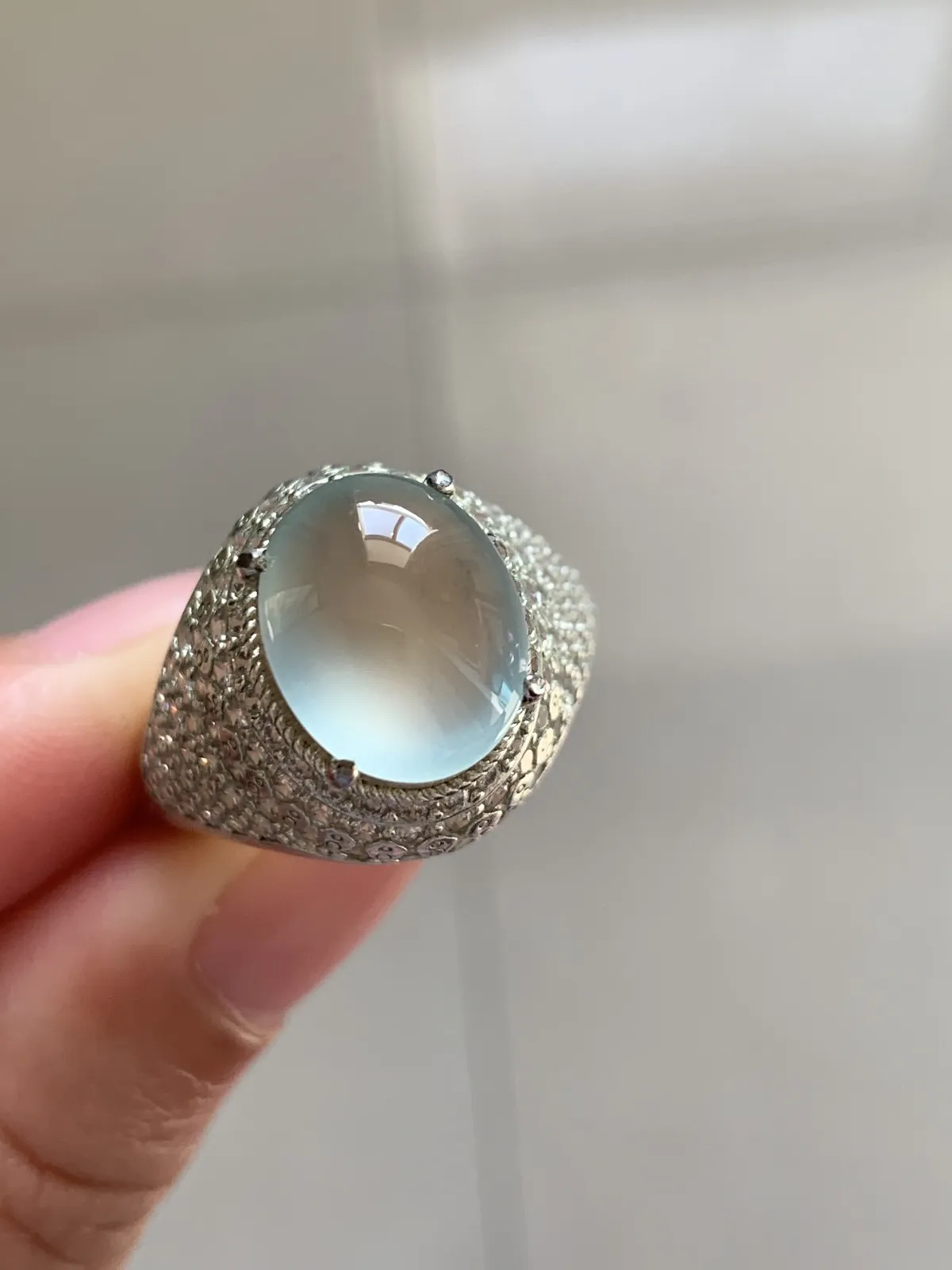 高冰淡底色戒面
无纹裂，老坑种强荧光，钢性十足纯净饱满