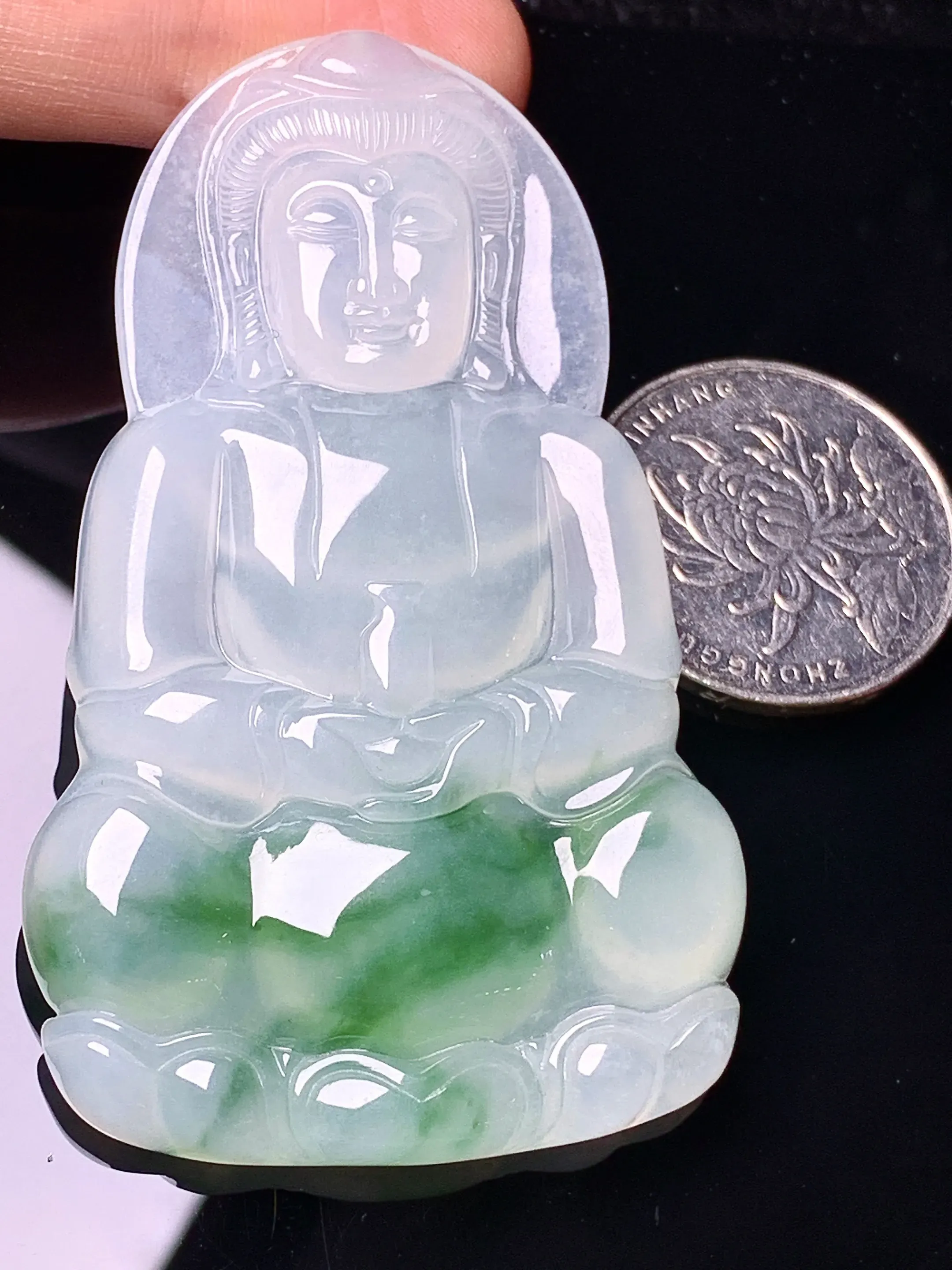 冰种飘绿观音菩萨吊坠 玉质细腻 色泽艳丽清新 整体尺寸65.5*40.6*6