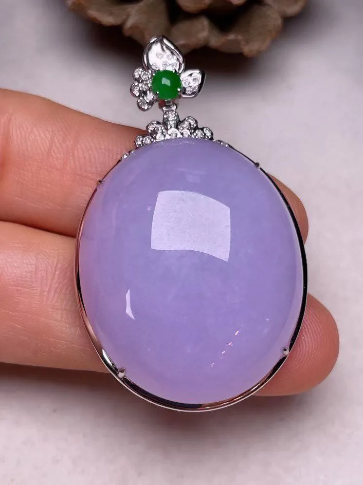冰糯种紫罗兰鸽子蛋吊坠、真金真钻镶嵌，种水好，玉质细腻 .裸石尺寸30.2*25.5