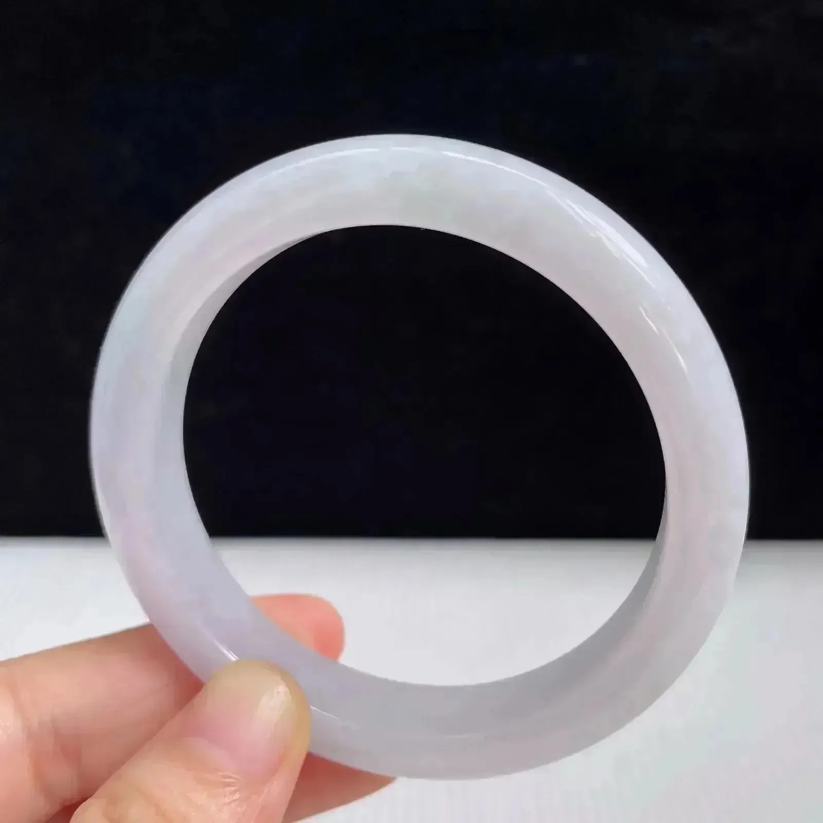 自然光拍摄天然翡翠A货淡紫好种水54mm手镯 47.27克