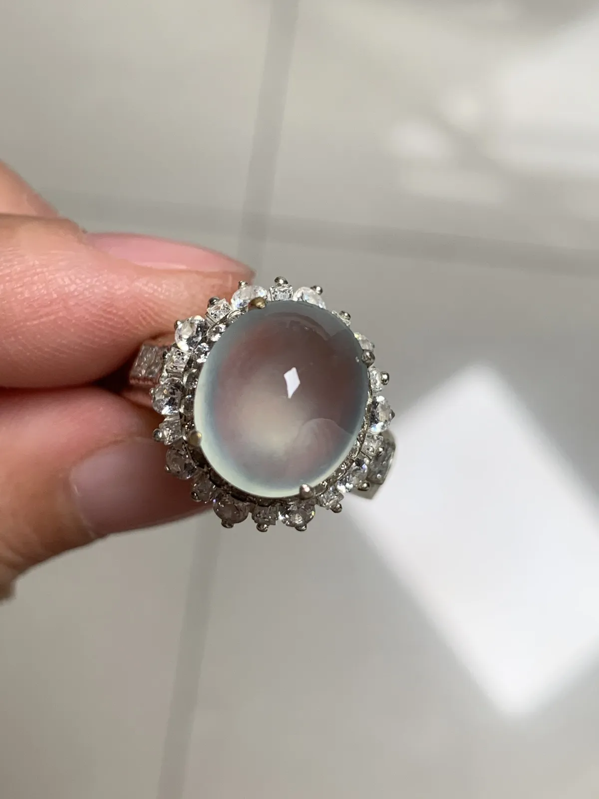 高冰戒面
无纹裂，老坑种钢性十足纯净饱满