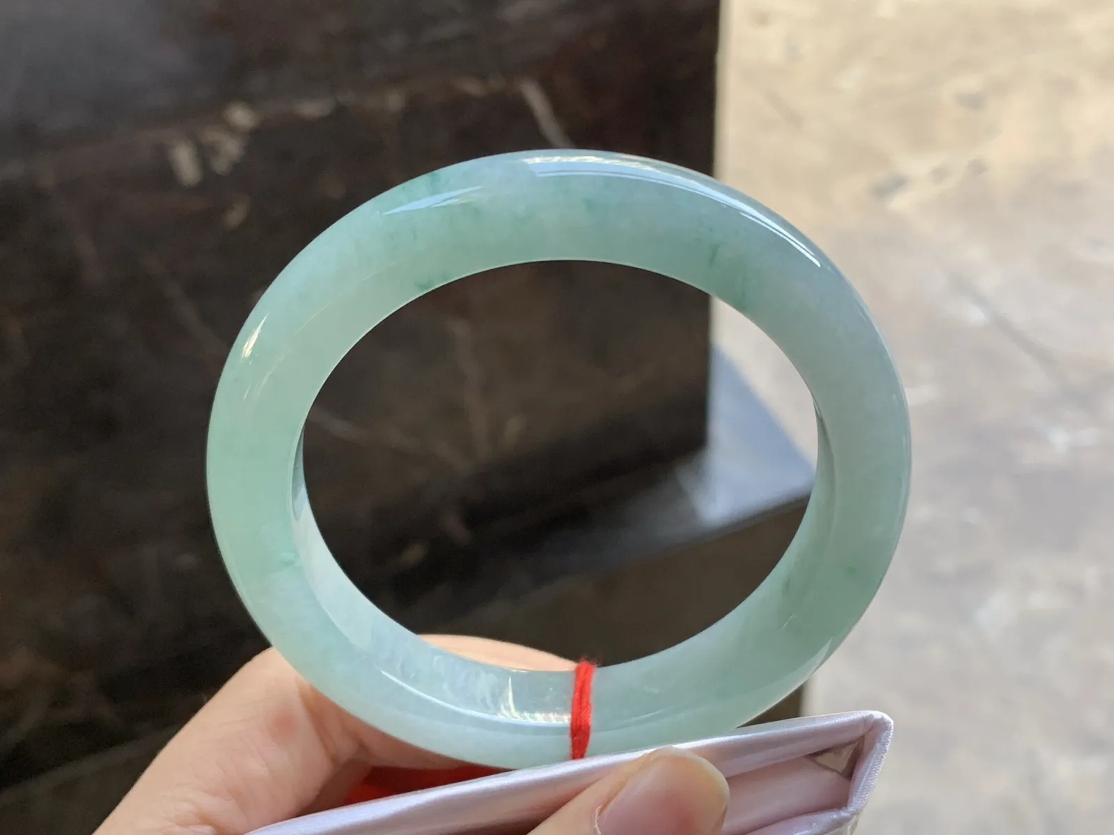 60-12.3-9.8

蓝花手镯^_^大圈 细腻