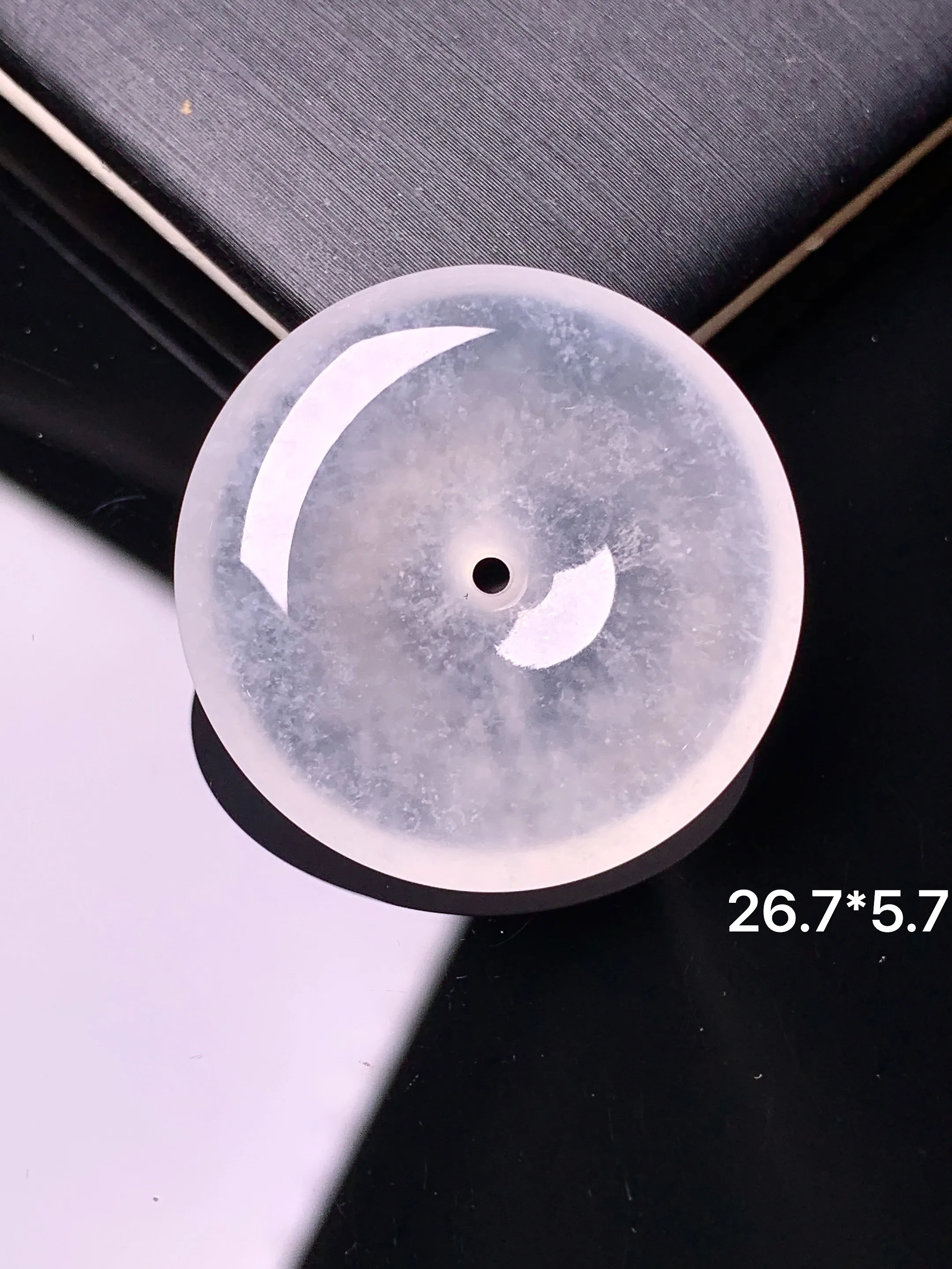 冰种平安扣吊坠 玉质细腻 色泽艳丽清新 整体尺寸26.7*5.7