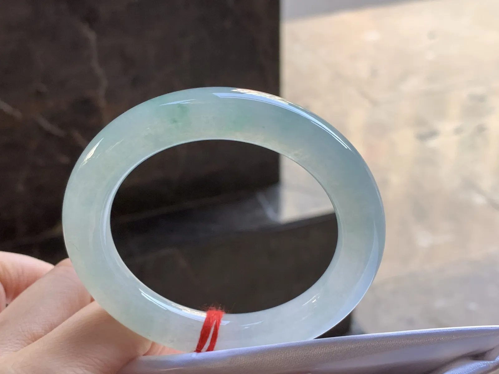 55-11

糯冰圆条手镯^_^
水润