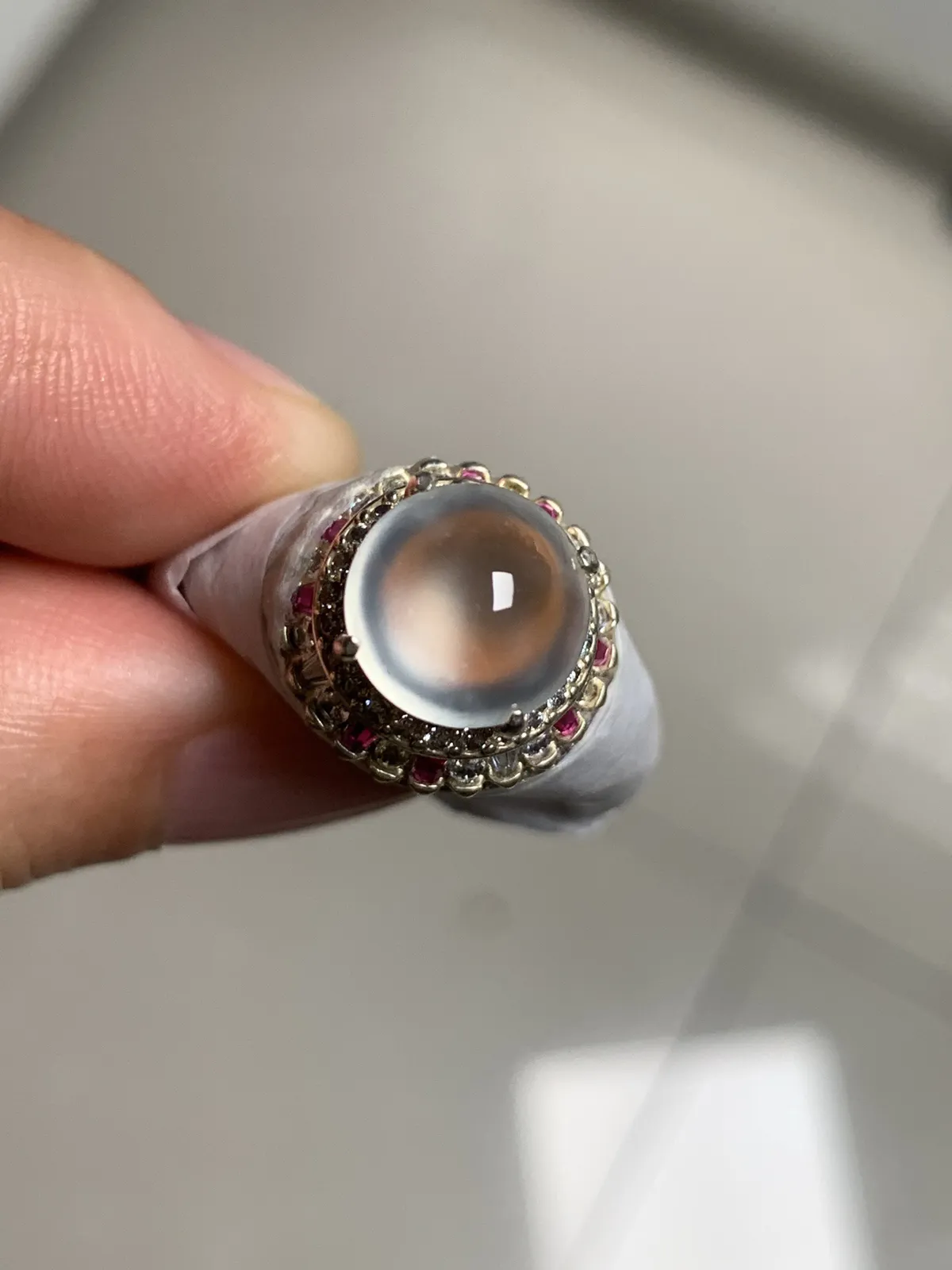 高冰玻璃种正圆馒头戒面
无纹裂，老坑种强荧光，钢性十足饱满圆润品相