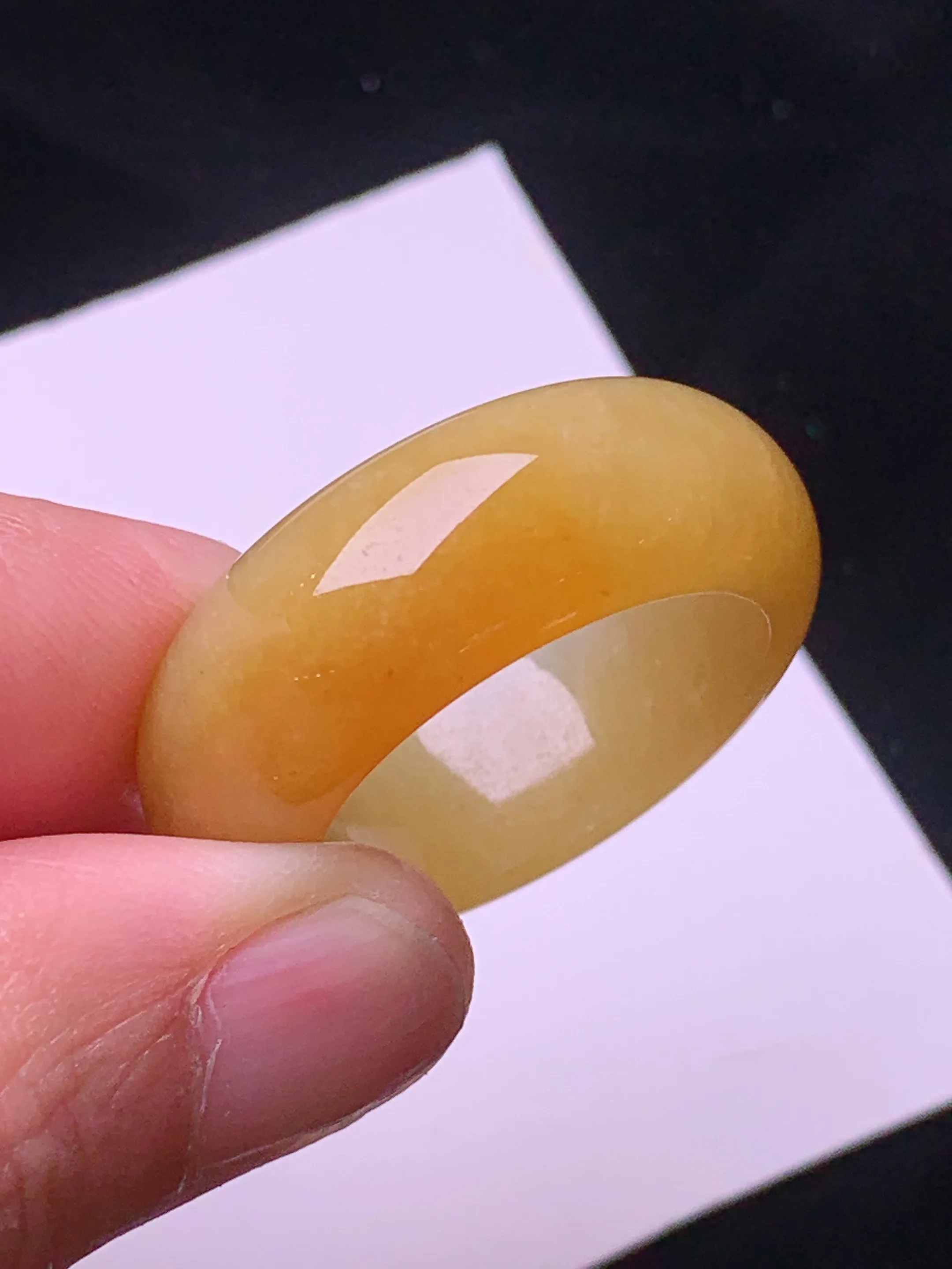 黄翡指环 玉质细腻 色泽艳丽清新 圈口24 整体尺寸30.2*9.8*5