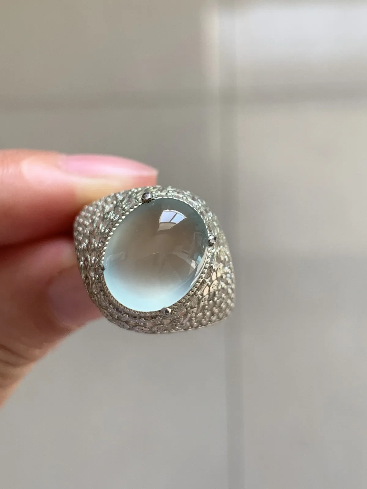 高冰淡底色戒面
无纹裂，老坑种强荧光，钢性十足纯净饱满