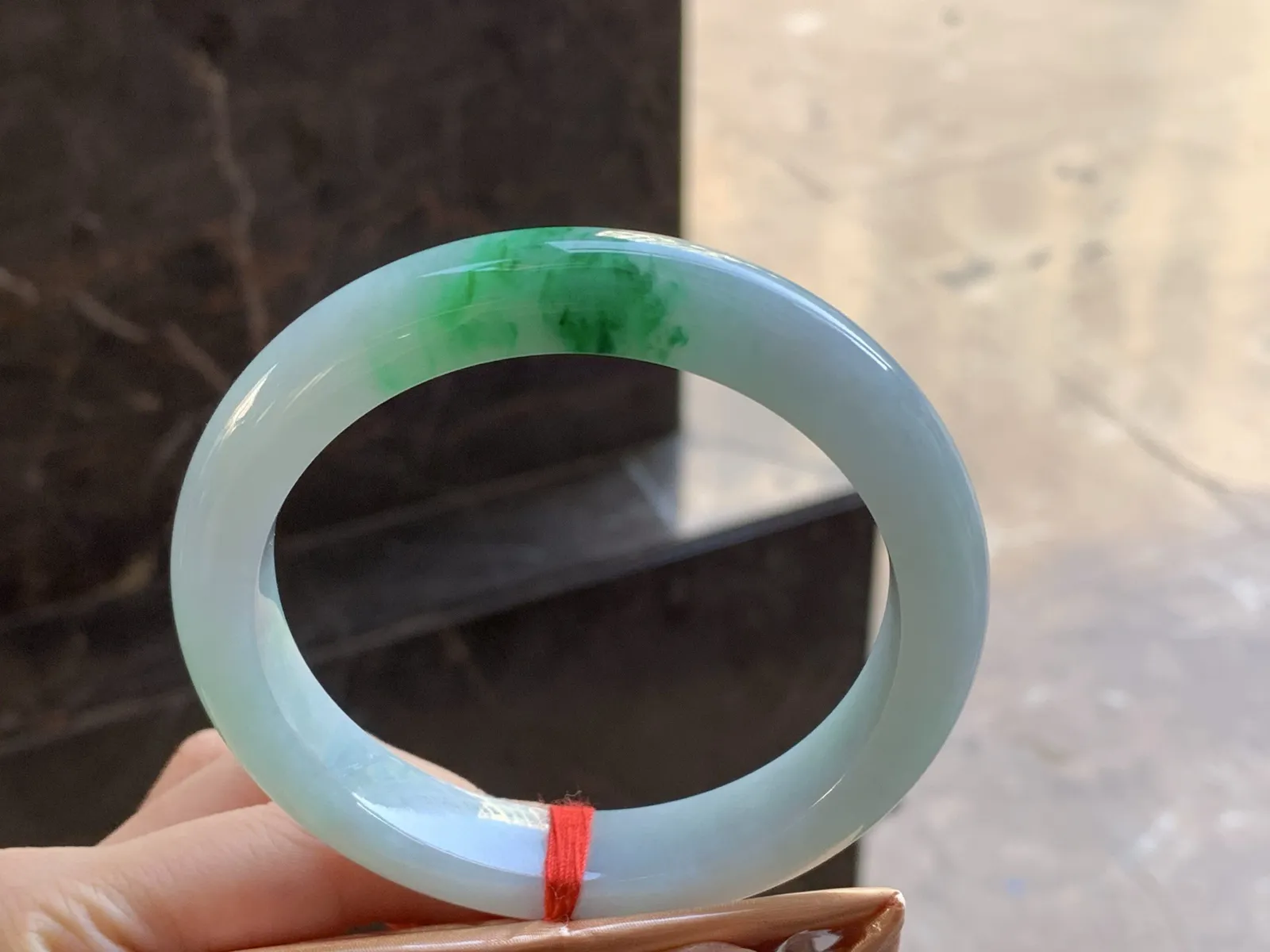 62-12-9.5

带色大圈手镯^_^
干净清爽