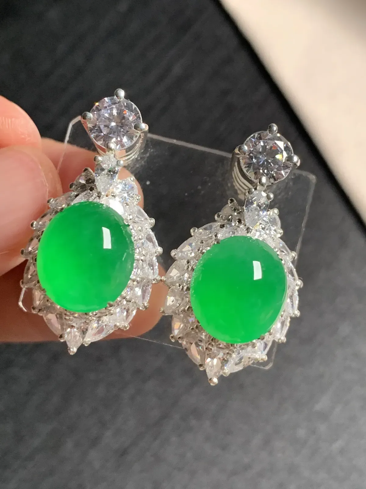 冰阳绿大耳钉
无纹裂，种好色好品相好