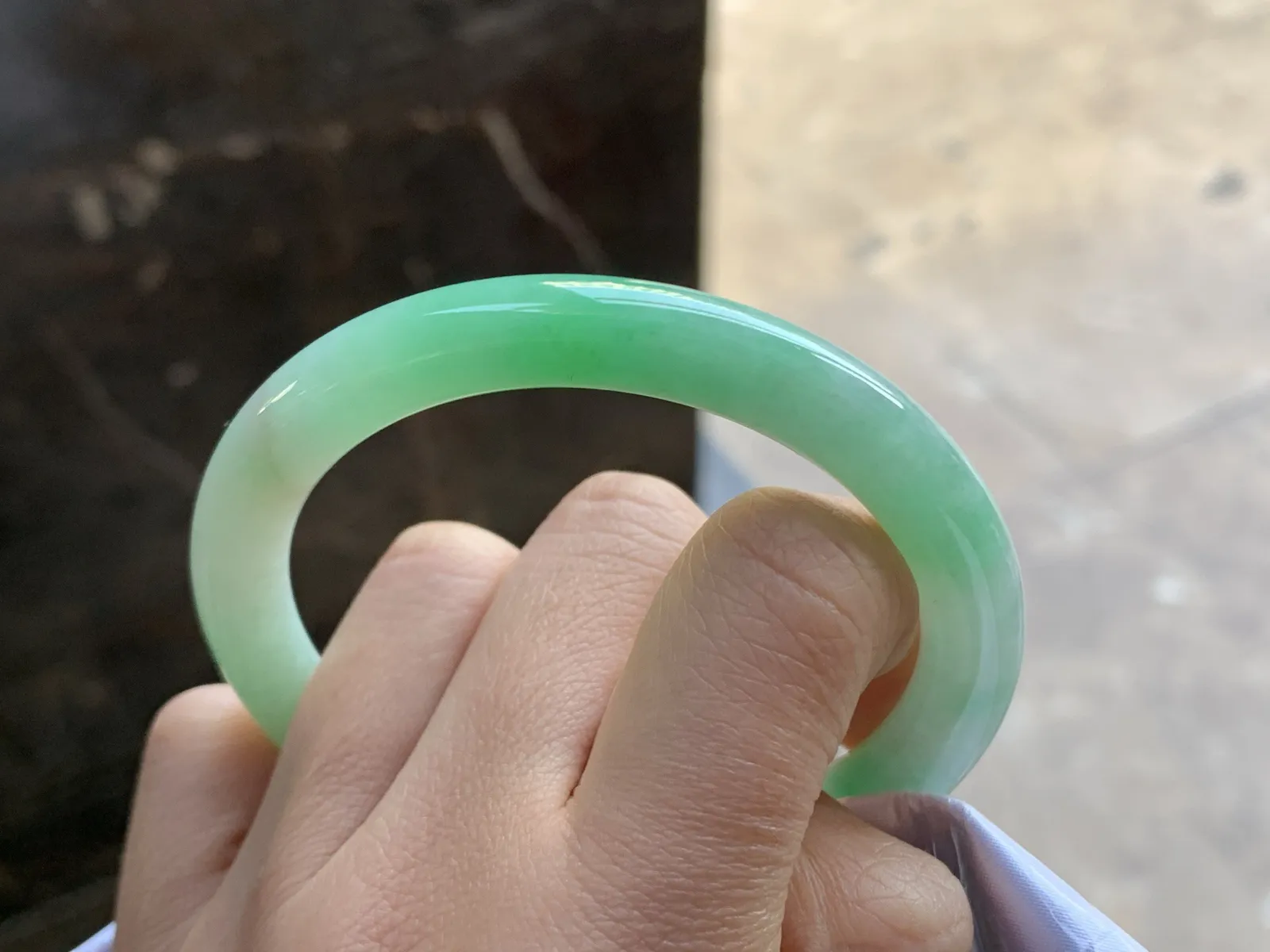 56-8.4

阳绿色圆条手镯^_^颜色好看 细腻