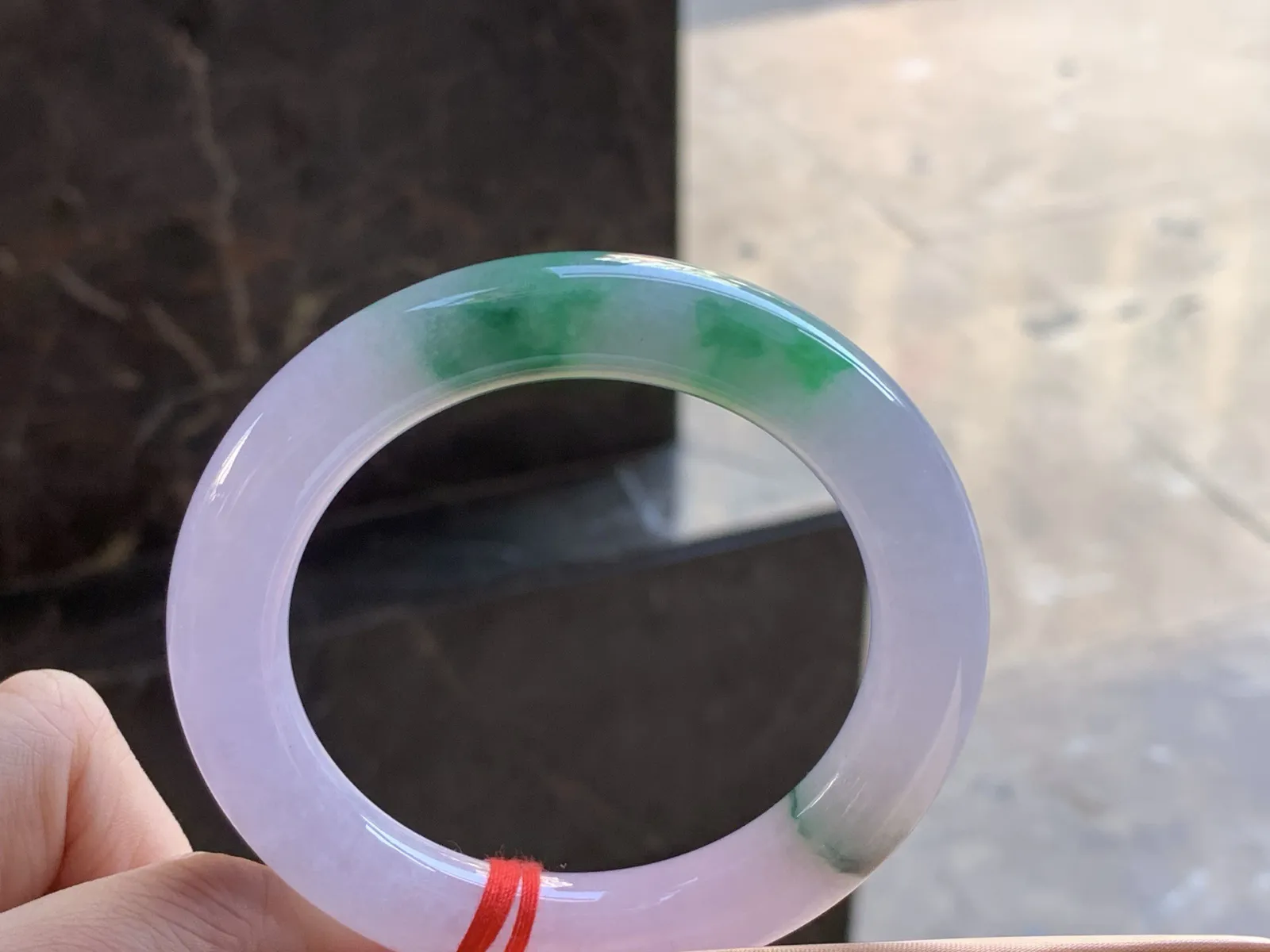 56-11.4

糯冰春彩圆条手镯^_^
颜色漂亮水润