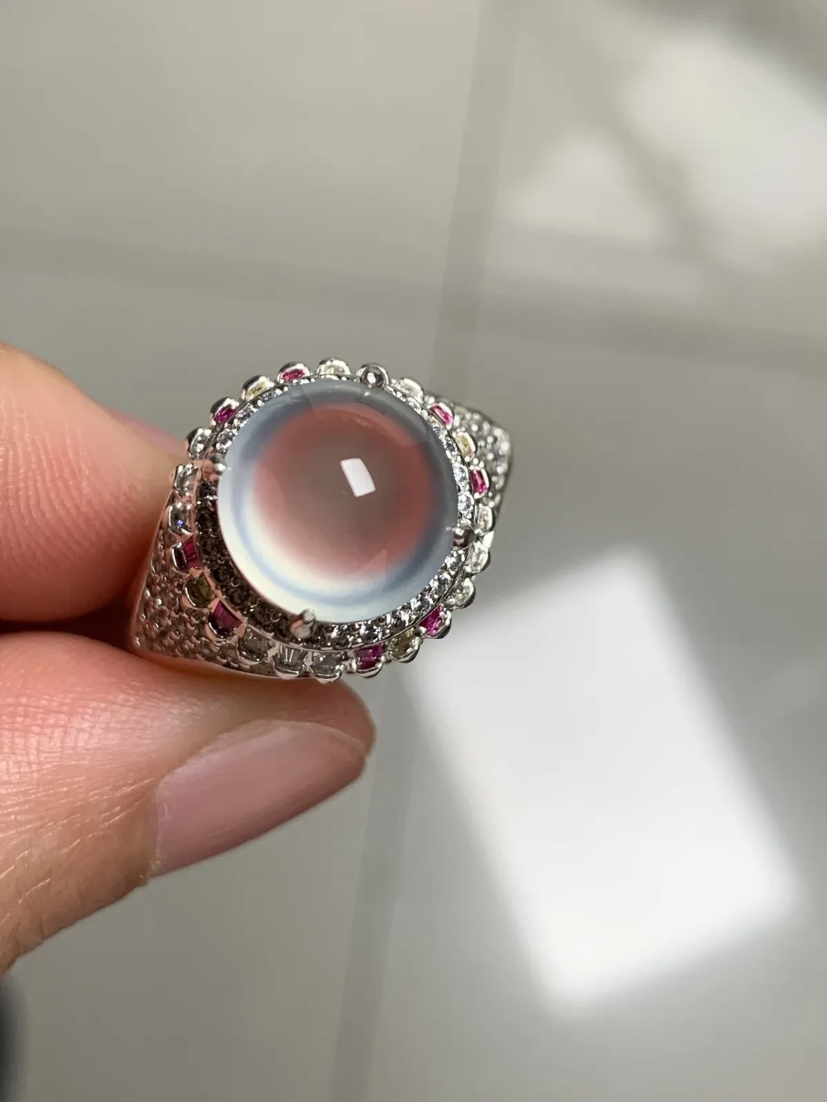 玻璃种馒头戒面
无纹裂，老坑种强荧光钢性十足纯净饱满