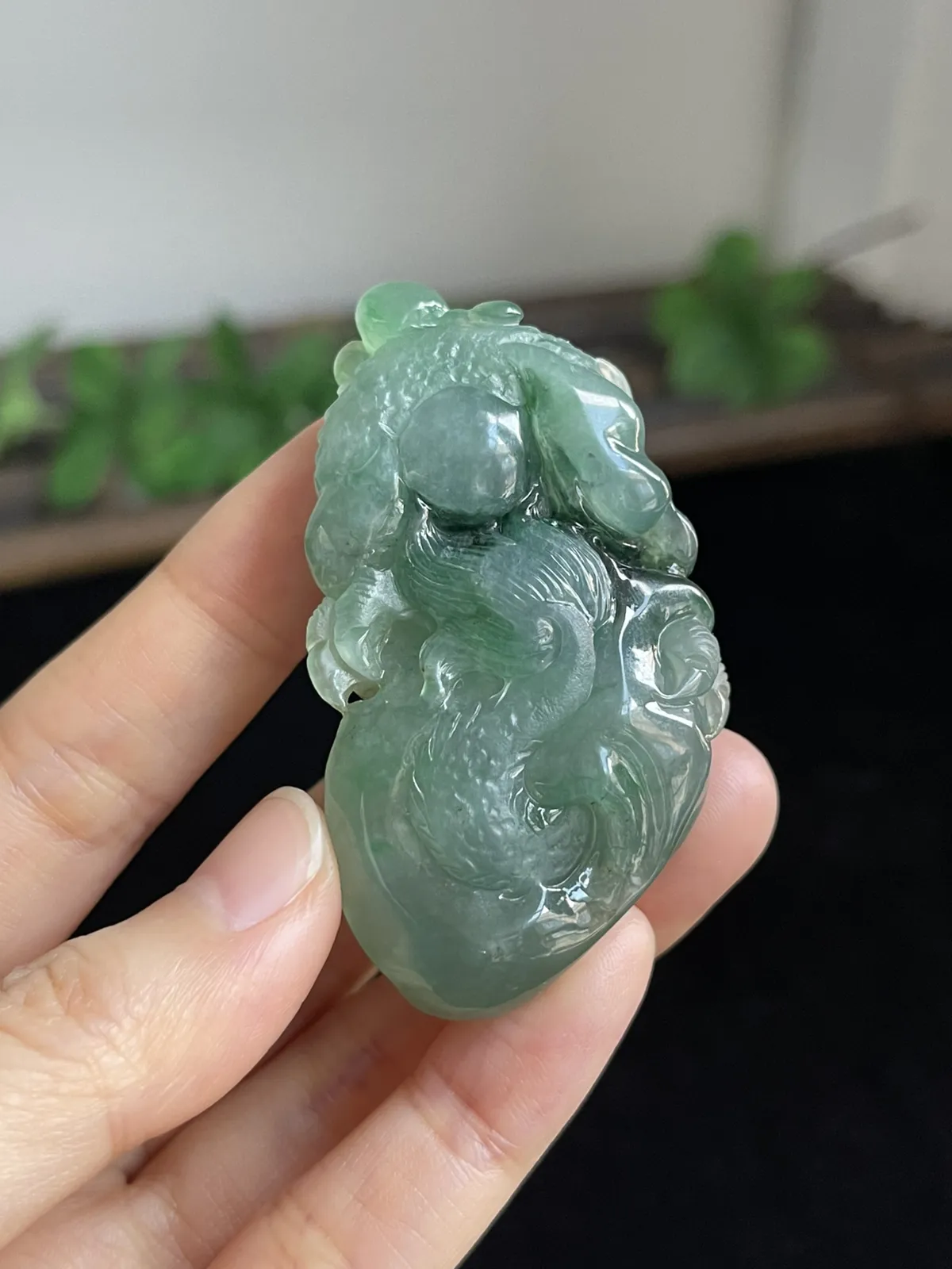 翡翠冰糯种飘绿吊坠