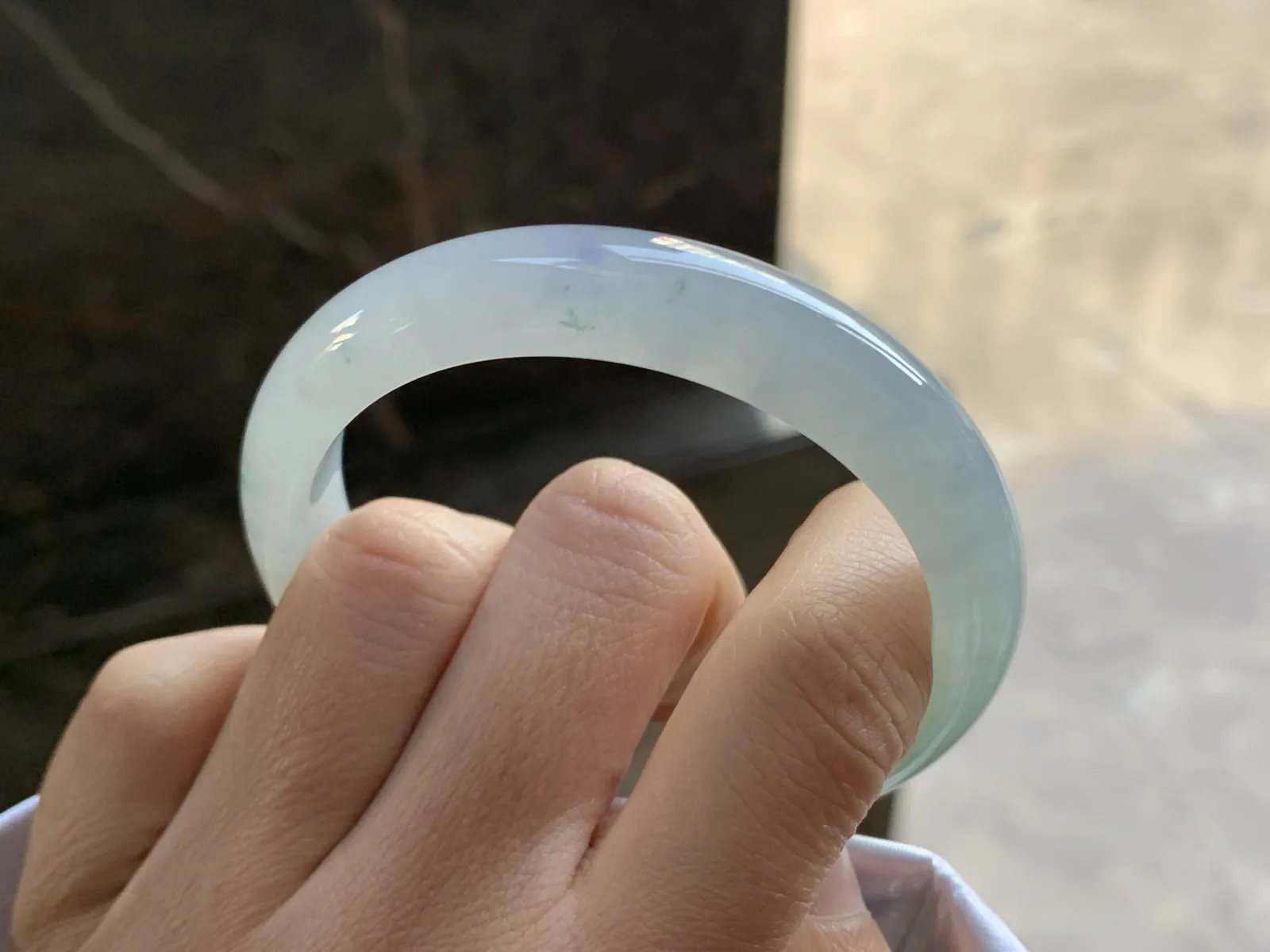 53.5-10.9-7.2

糯冰种手镯^_^清新细腻