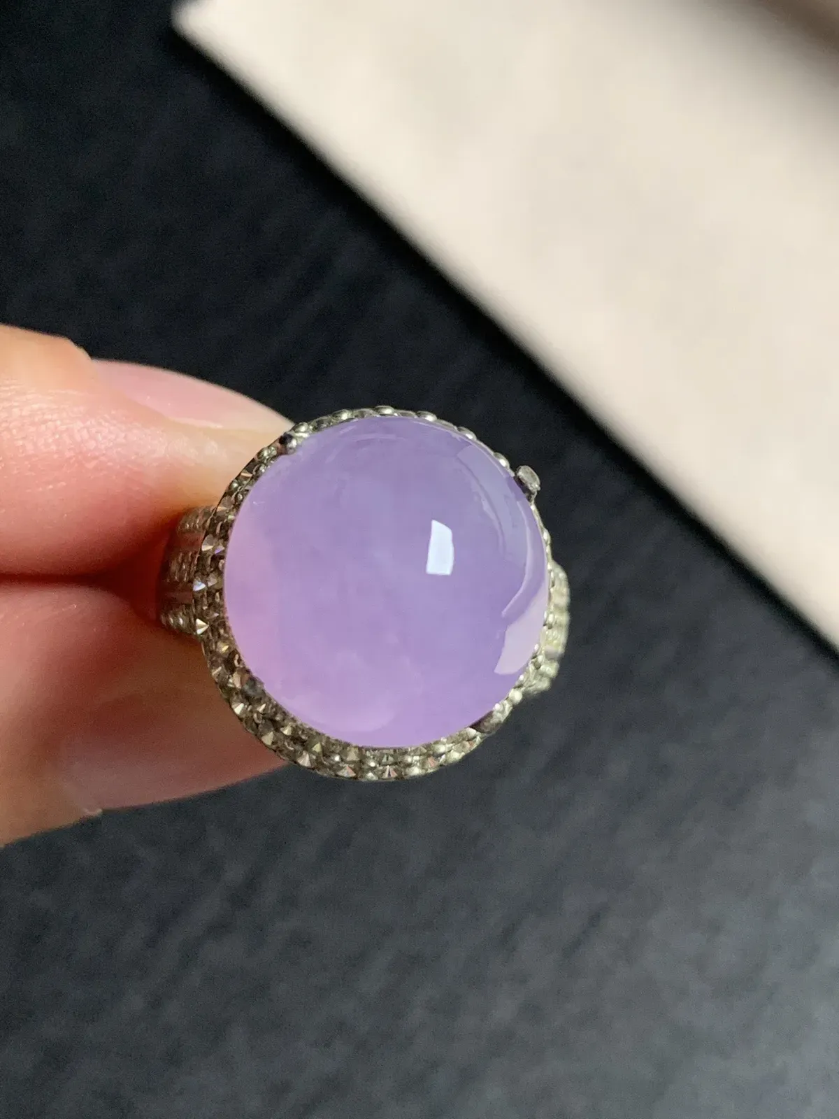 冰种紫罗兰馒头戒面，樱花紫粉紫
无裂，种好色美品相好，颜色鲜艳甜美，冰透水灵饱满圆润