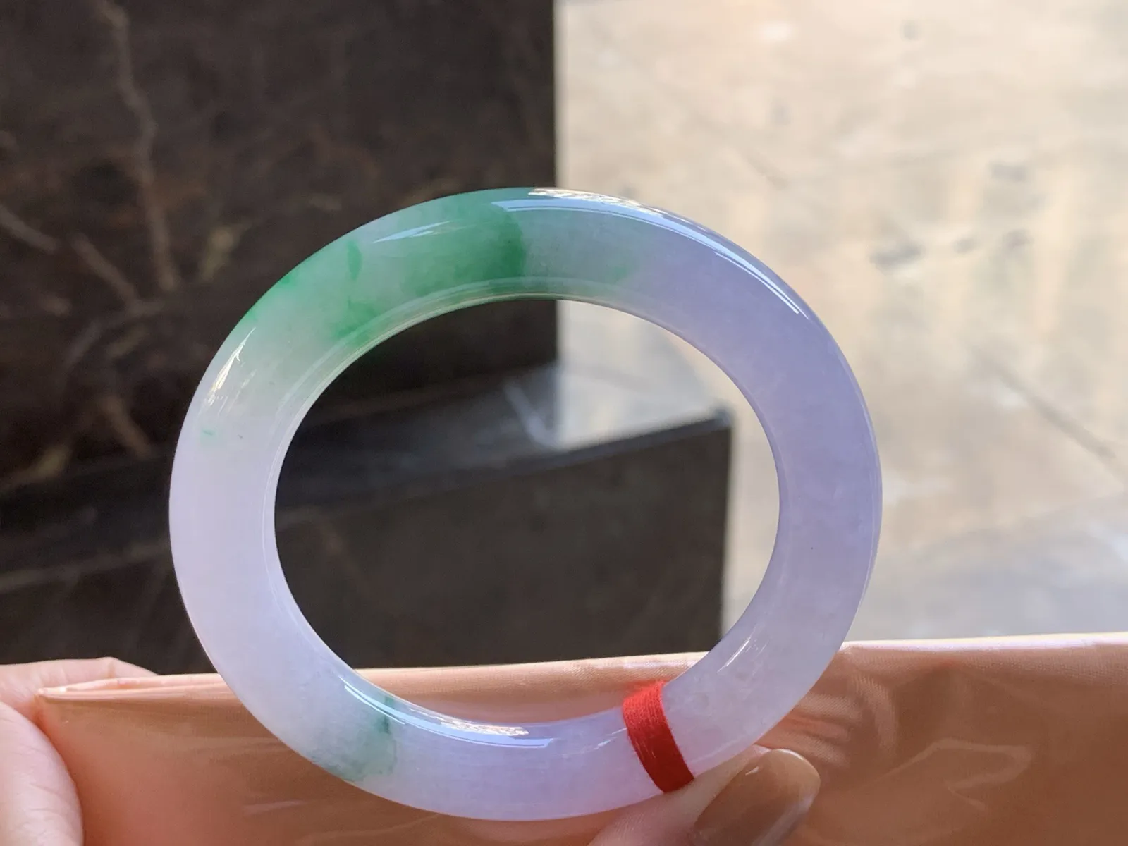 56-11.4

糯冰春彩圆条手镯^_^
颜色漂亮水润