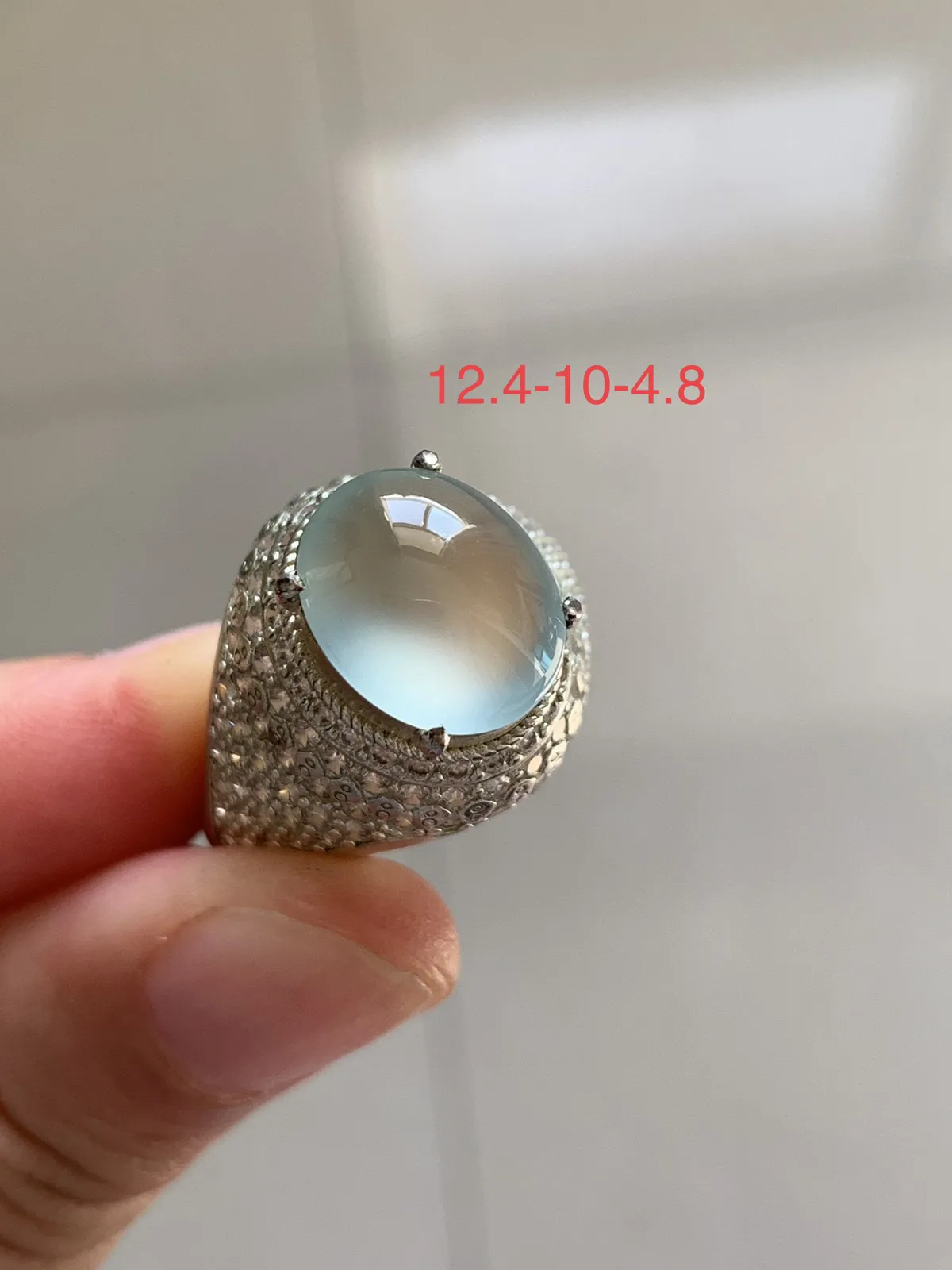 高冰淡底色戒面
无纹裂，老坑种强荧光，钢性十足纯净饱满