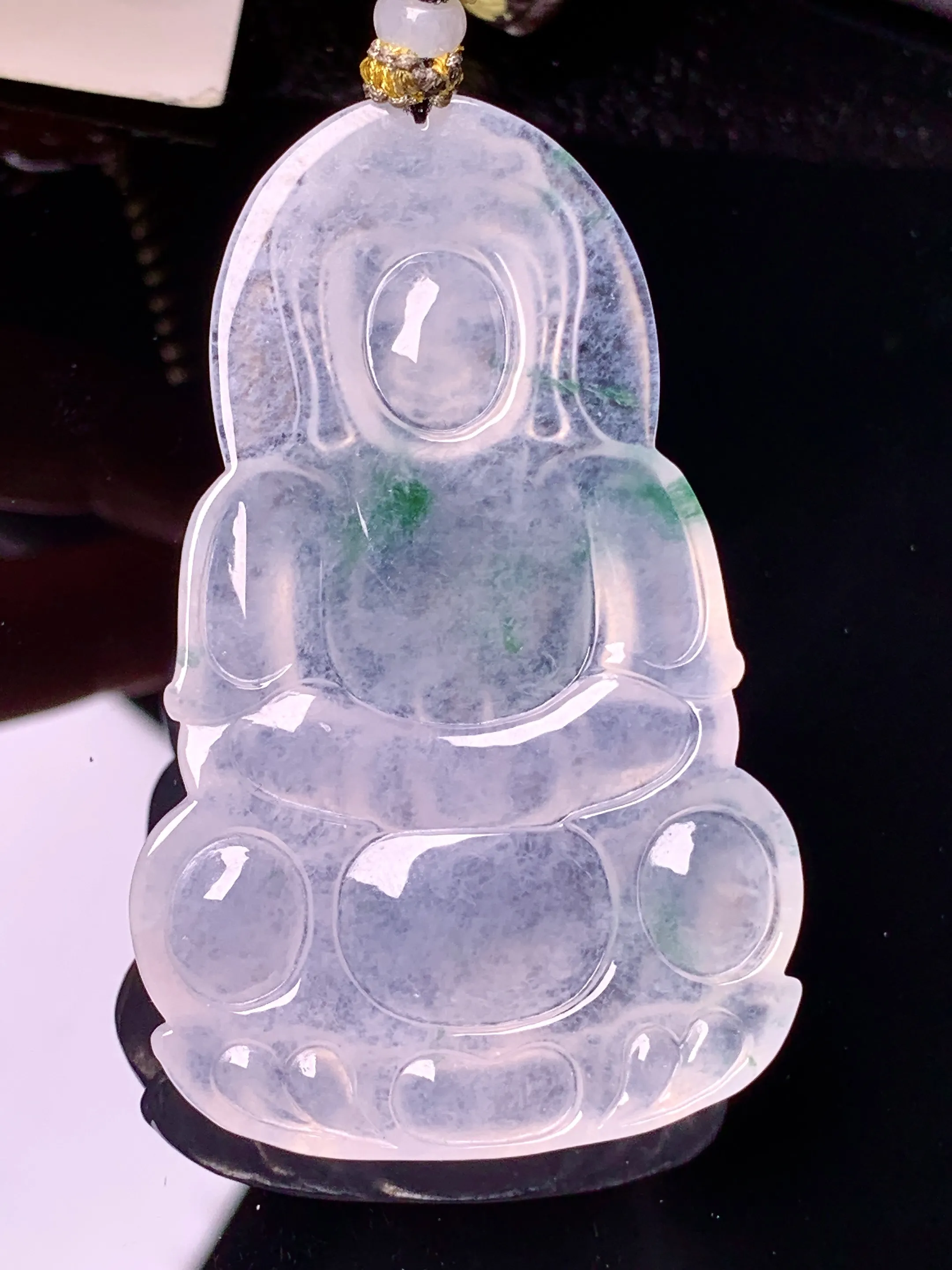 冰种飘绿观音菩萨吊坠 玉质细腻 色泽艳丽清新 整体尺寸58.3*37*5.5