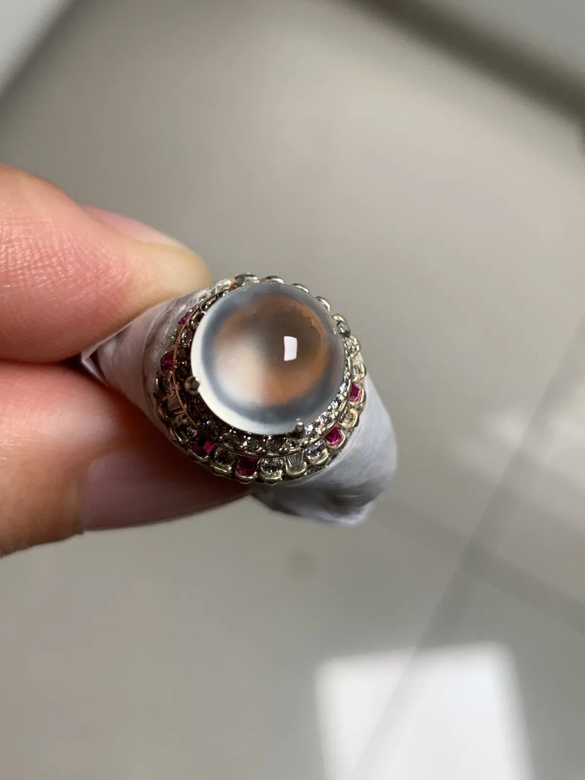 高冰玻璃种正圆馒头戒面
无纹裂，老坑种强荧光，钢性十足饱满圆润品相