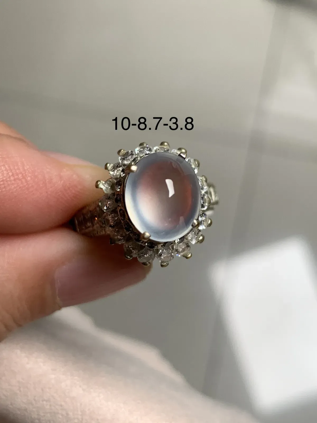 高冰戒面
无纹裂，老坑种强荧光，钢性十足饱满圆润