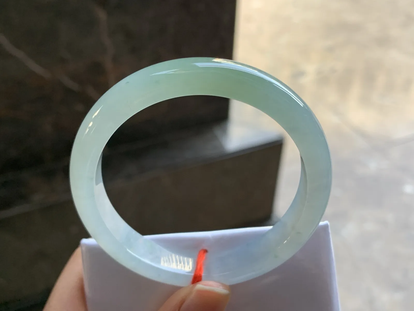 53.5-10.9-7.2

糯冰种手镯^_^清新细腻