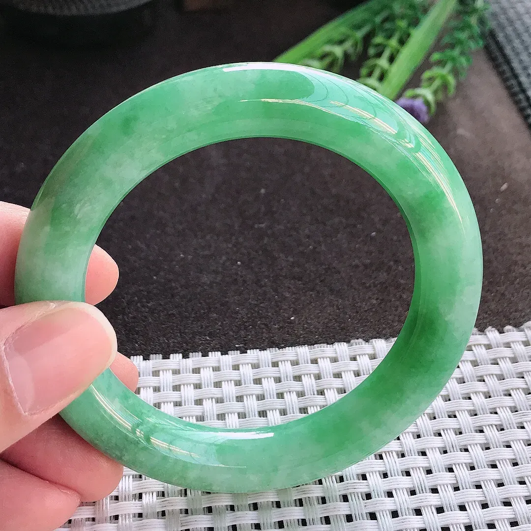 实拍A货翡翠55.5/11.3/11老坑精美温润满绿圆条手镯玉镯手环