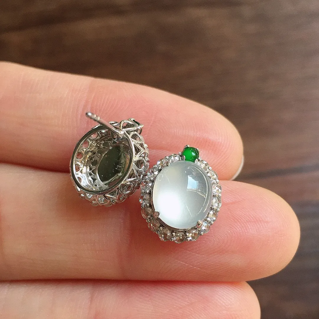 冰种蛋面耳钉，18k金镶嵌，简约精致，冰润细腻，种水足，Lj 尺寸8.4*7.3*3.6