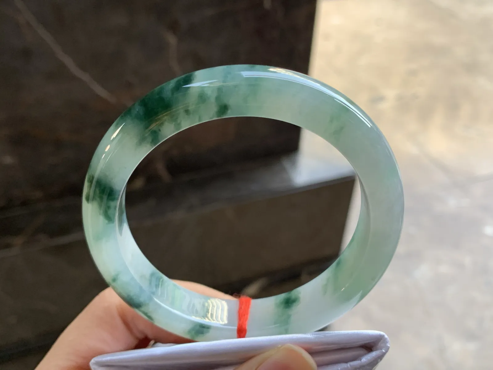 60.5-12.7-9.2

蓝花大圈手镯^_^飘花浓郁 鲜艳