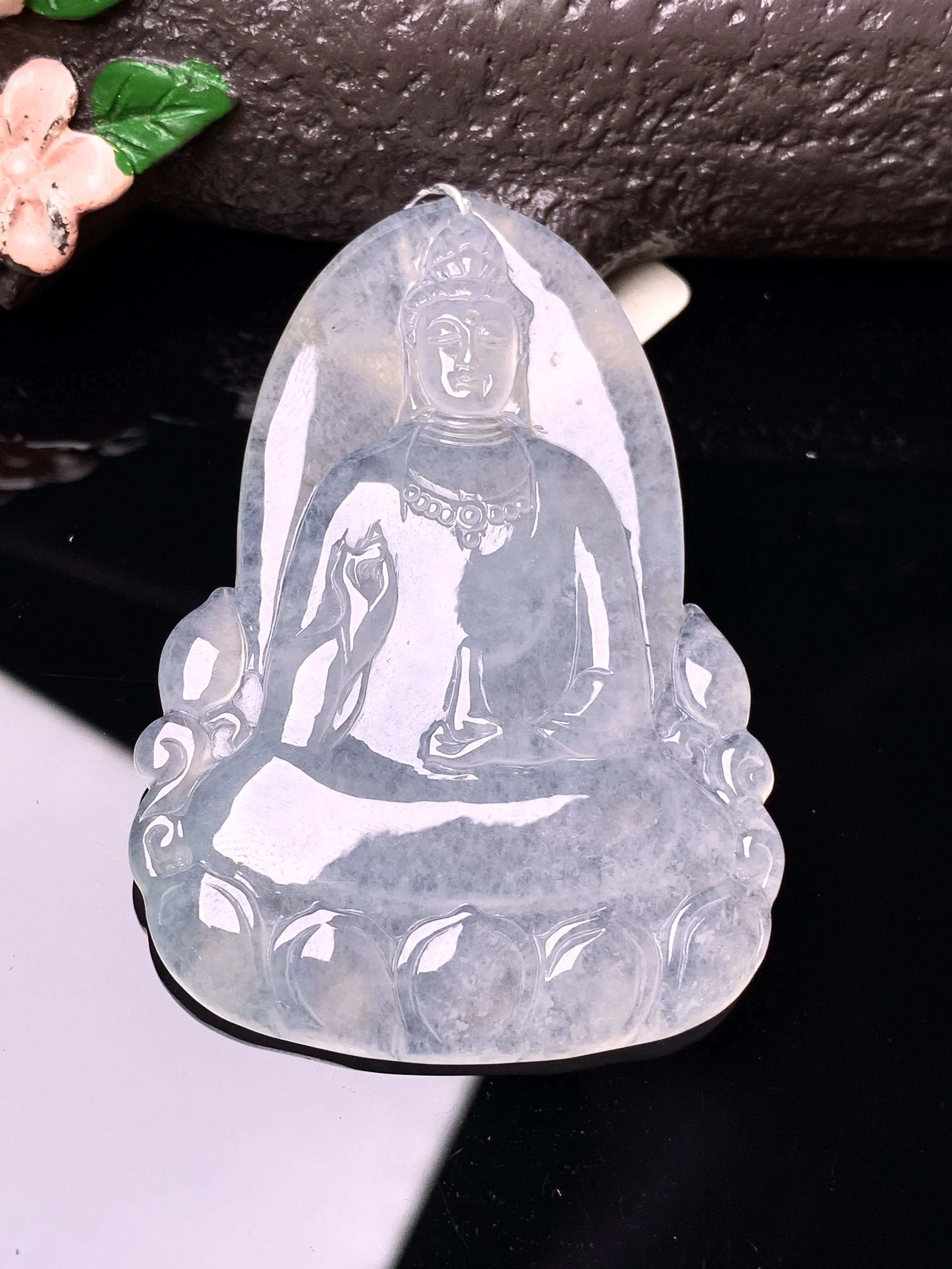 冰种观音菩萨吊坠 玉质细腻 色泽艳丽清新 整体尺寸55*37.5*4.8