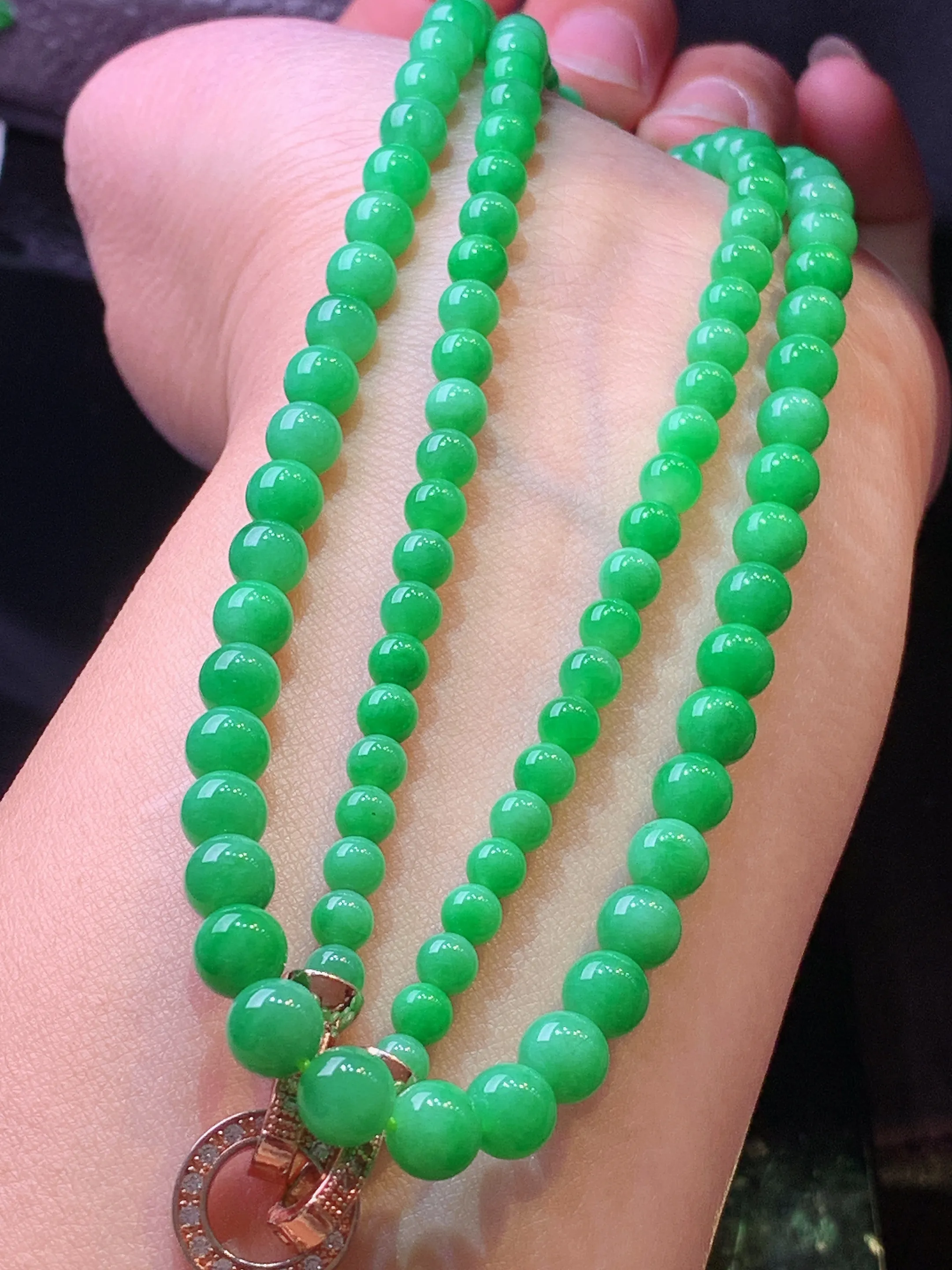 翠绿圆珠项链 玉质细腻 色泽艳丽清新 整体尺寸6